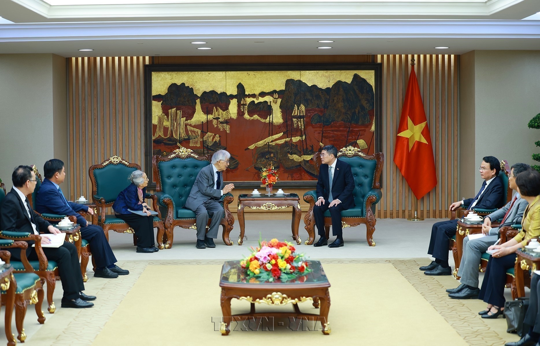 PM welcomes Vietnamese-French scientists