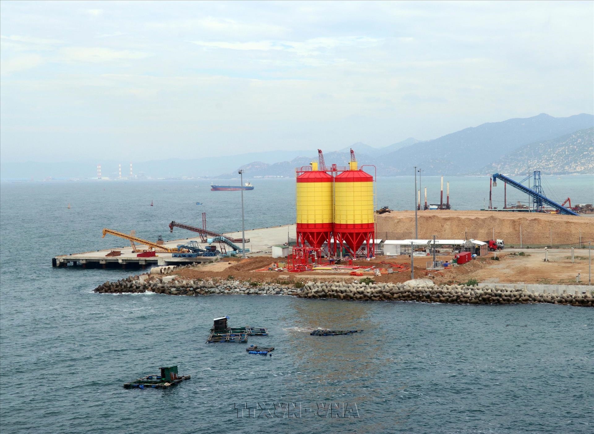 La Résolution n°20-NQ/TW: Les infrastructures énergétiques, un socle pour léconomie maritime du Vietnam