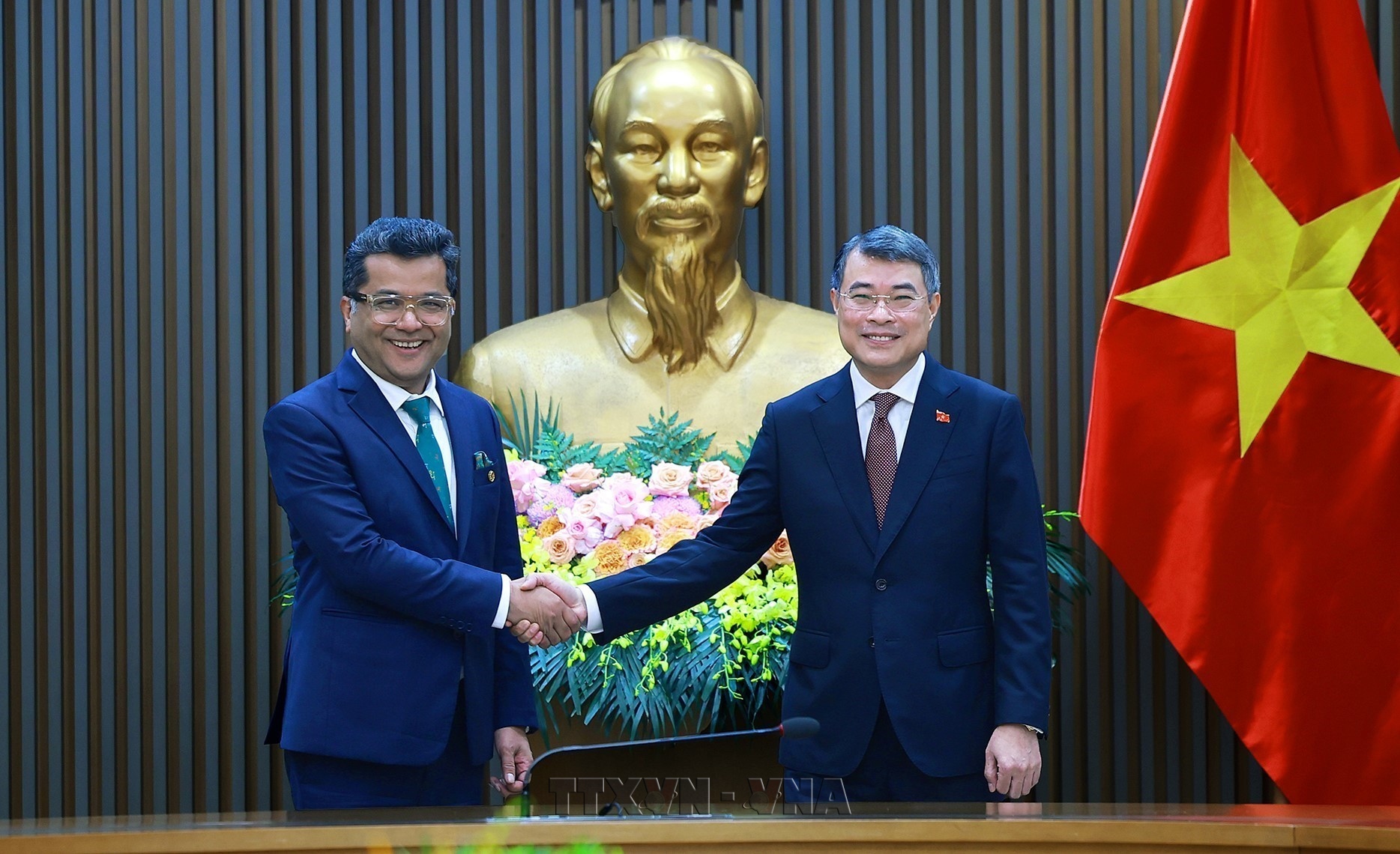 Thủ tướng Lê Minh Hưng tiếp Quốc vụ khanh Bộ Ngoại giao Ấn Độ
