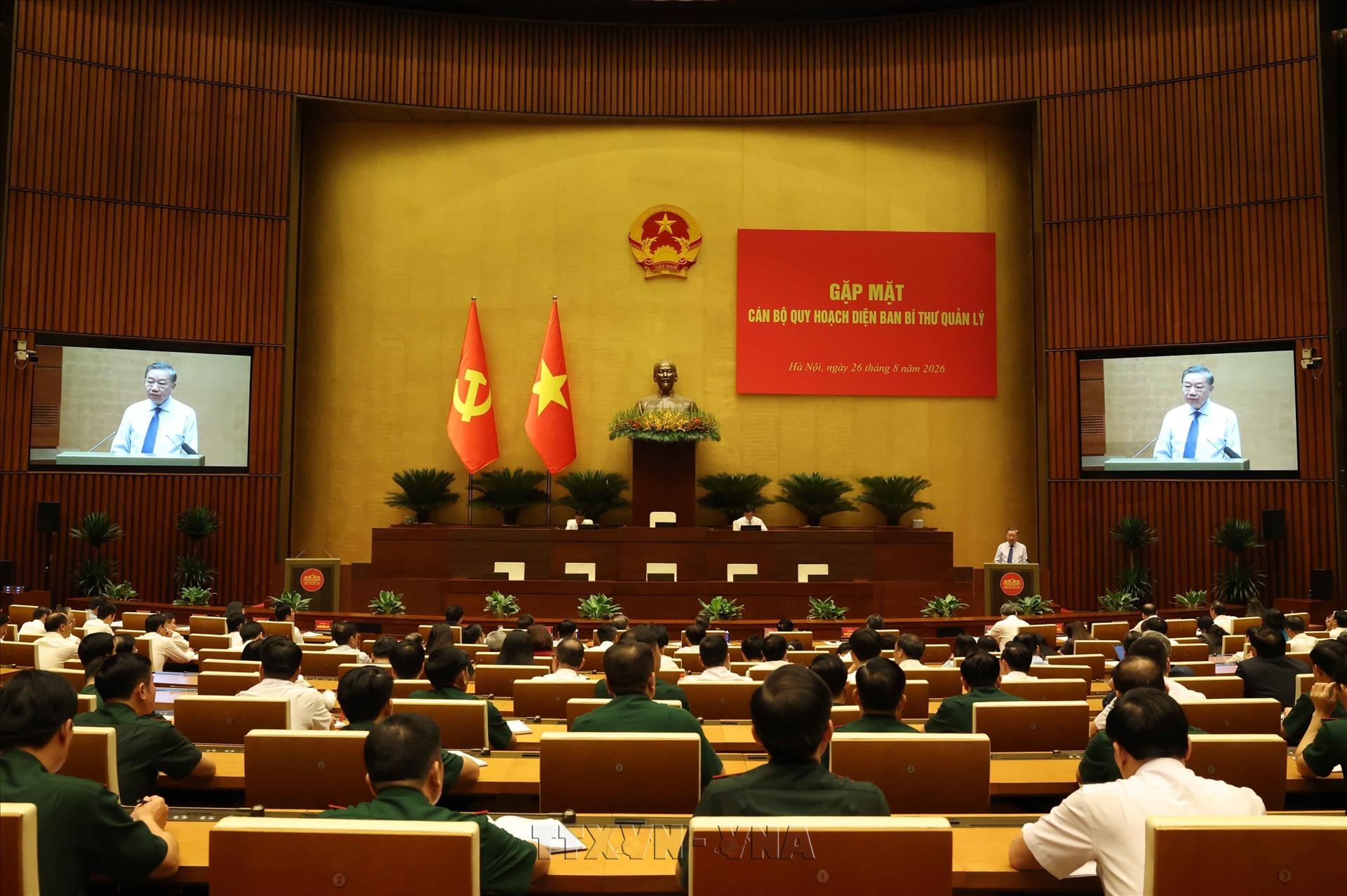 Líder vietnamita pide una planificación de cuadros más dinámica y orientada a resultados
