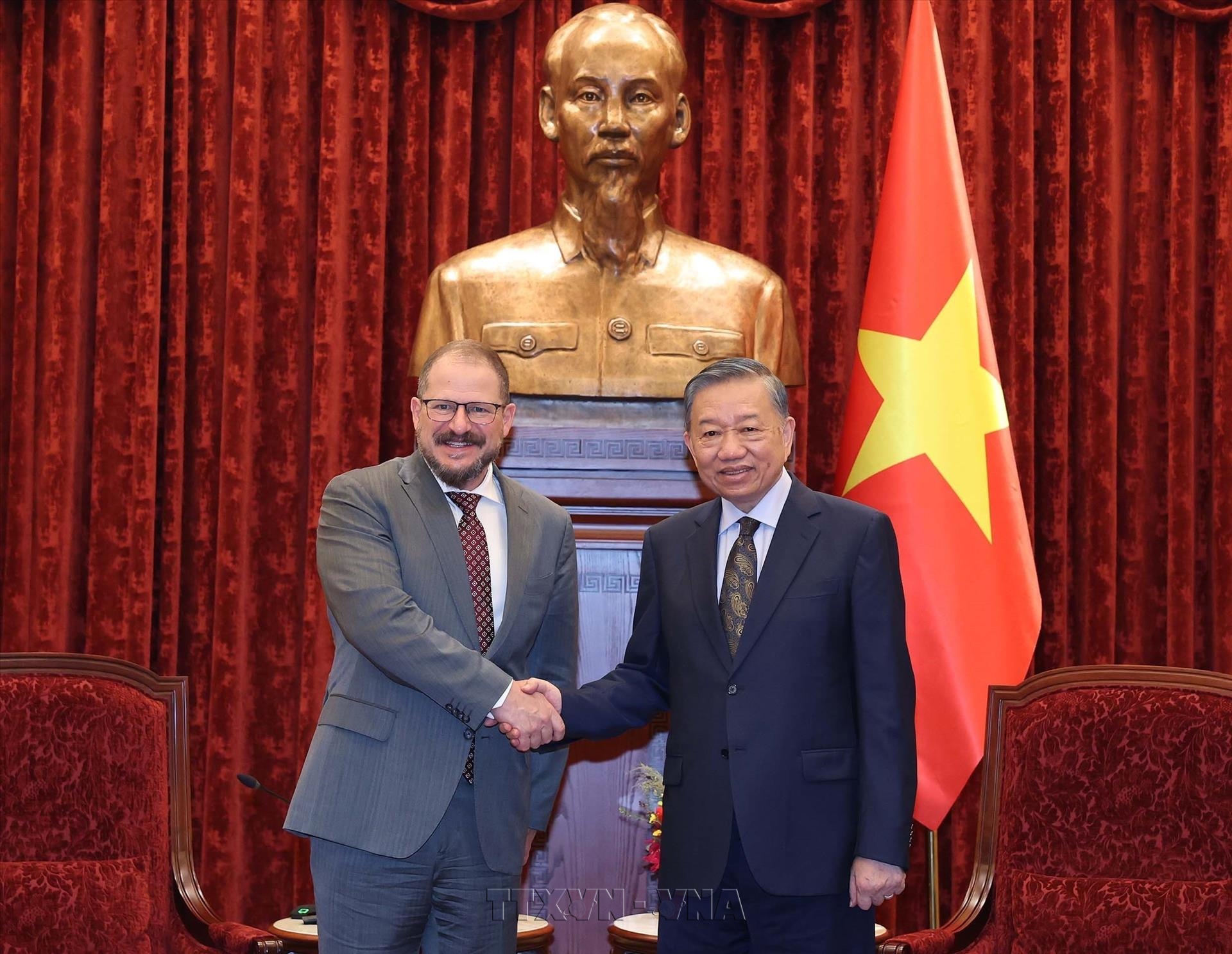 Vietnam acoge a largo plazo a empresas tecnológicas estadounidenses, según máximo dirigente