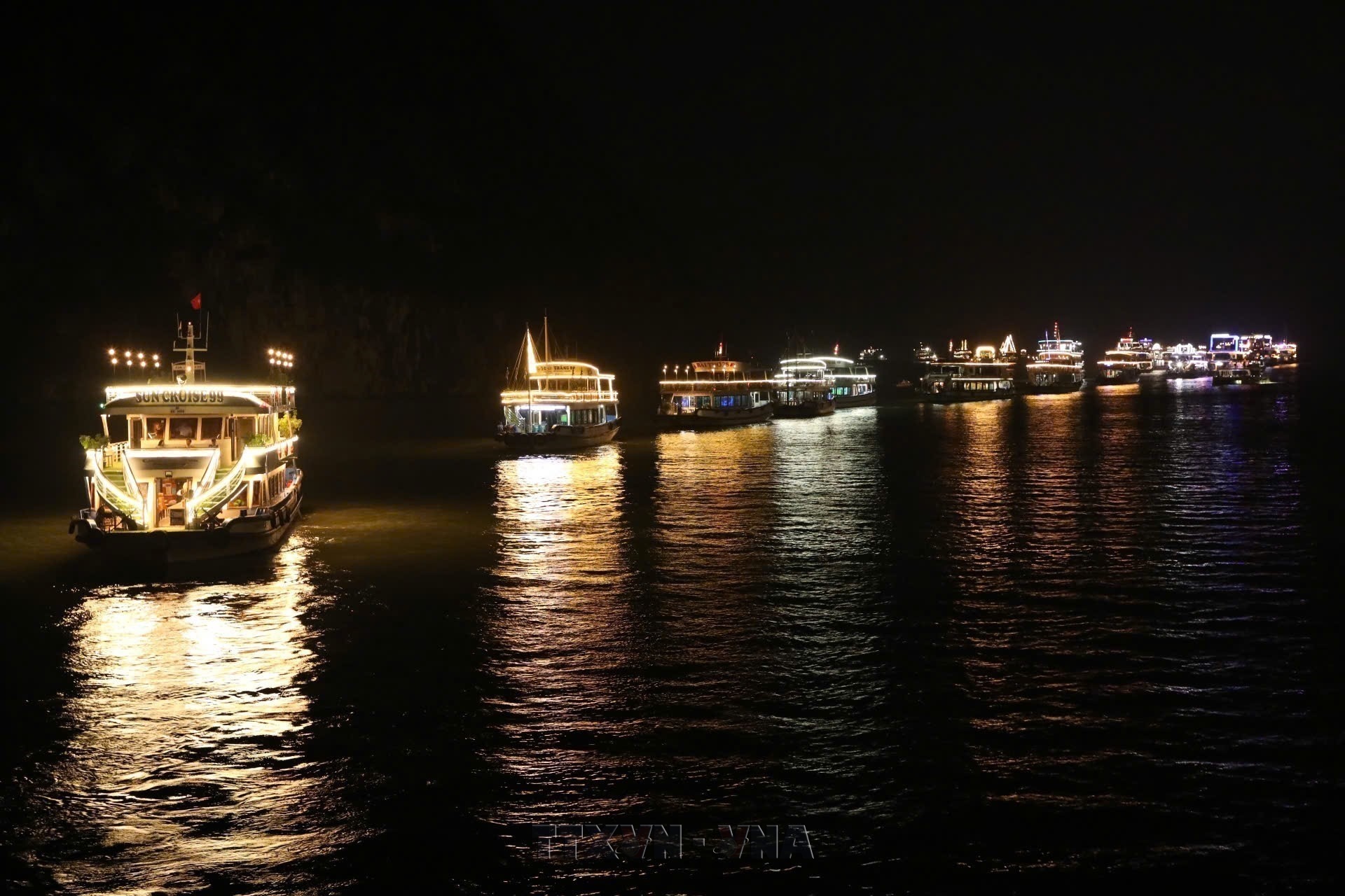 Ha Long Bay Dazzles in Stunning Night Spectacle