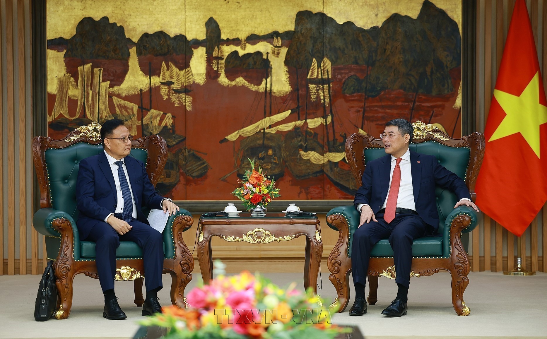 Vietnam prioriza el fortalecimiento de las relaciones con Laos
