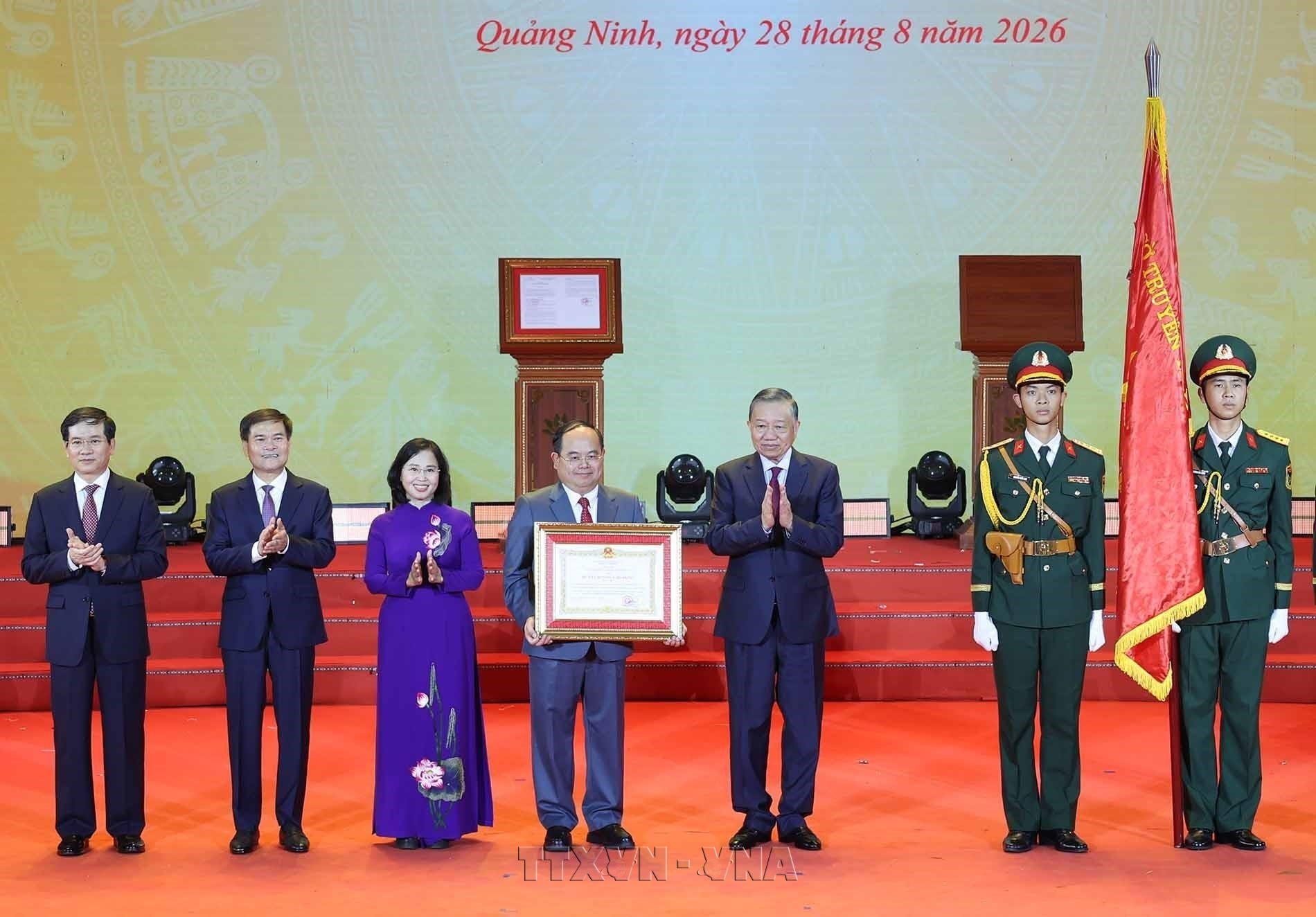 Le leader exhorte Quang Ninh à bâtir une ville moderne, verte et intelligente