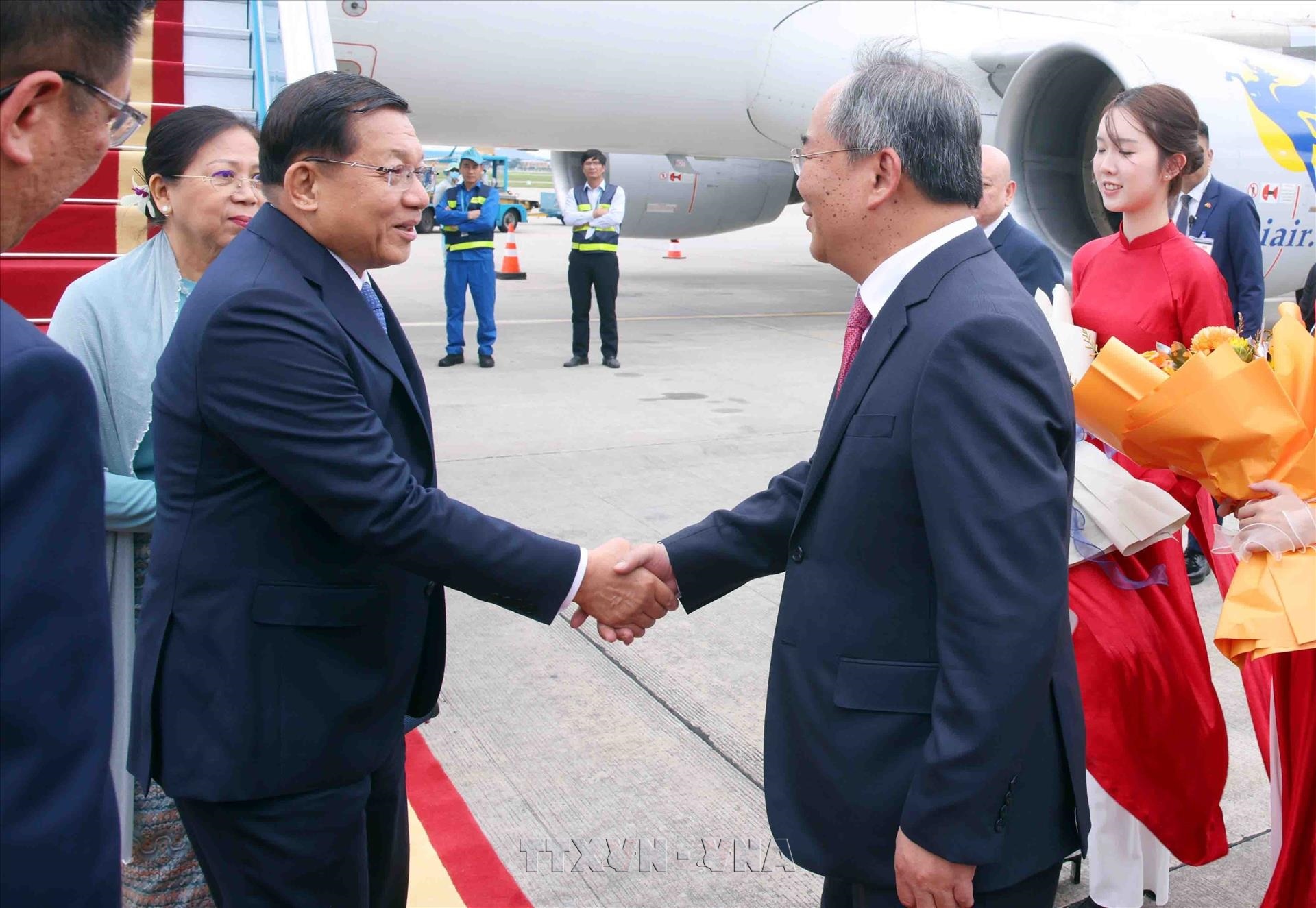 Tổng thống Cộng hòa Liên bang Myanmar và Phu nhân đến Hà Nội, bắt đầu thăm chính thức Việt Nam