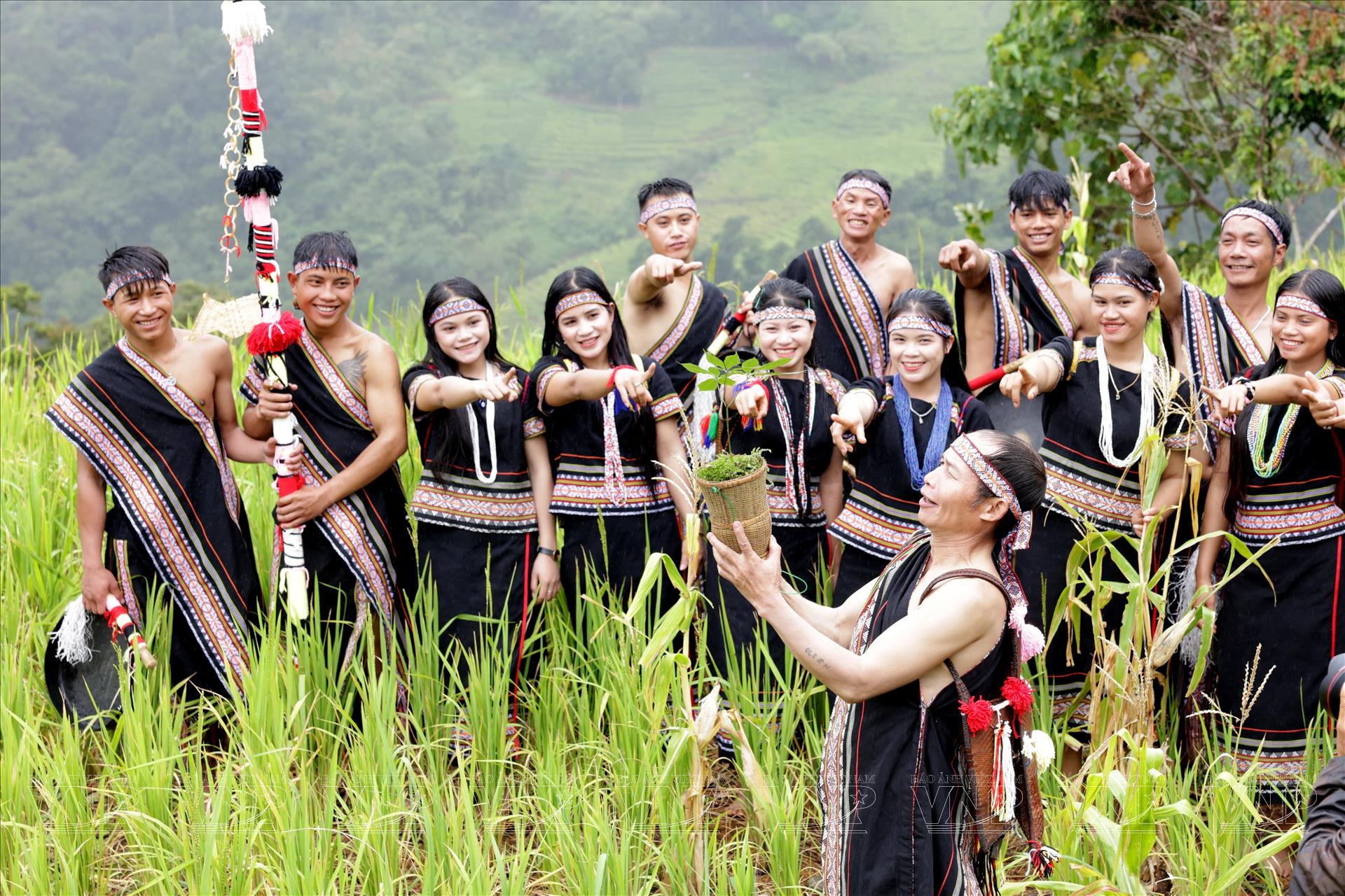 Lễ cúng thần sâm của người Xơ Đăng