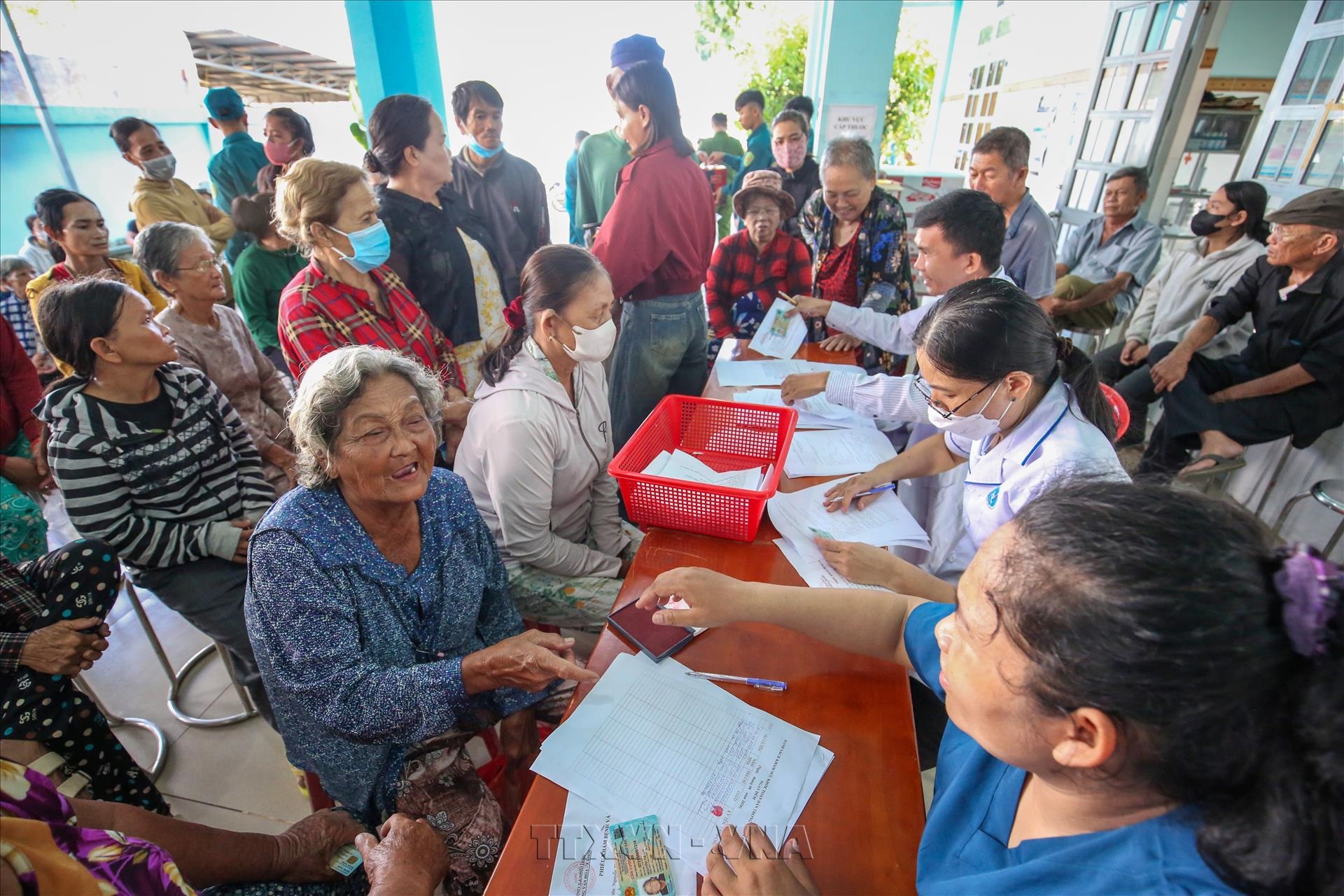 Chăm sóc sức khỏe nhân dân, gieo niềm tin nơi biên giới Tây Ninh