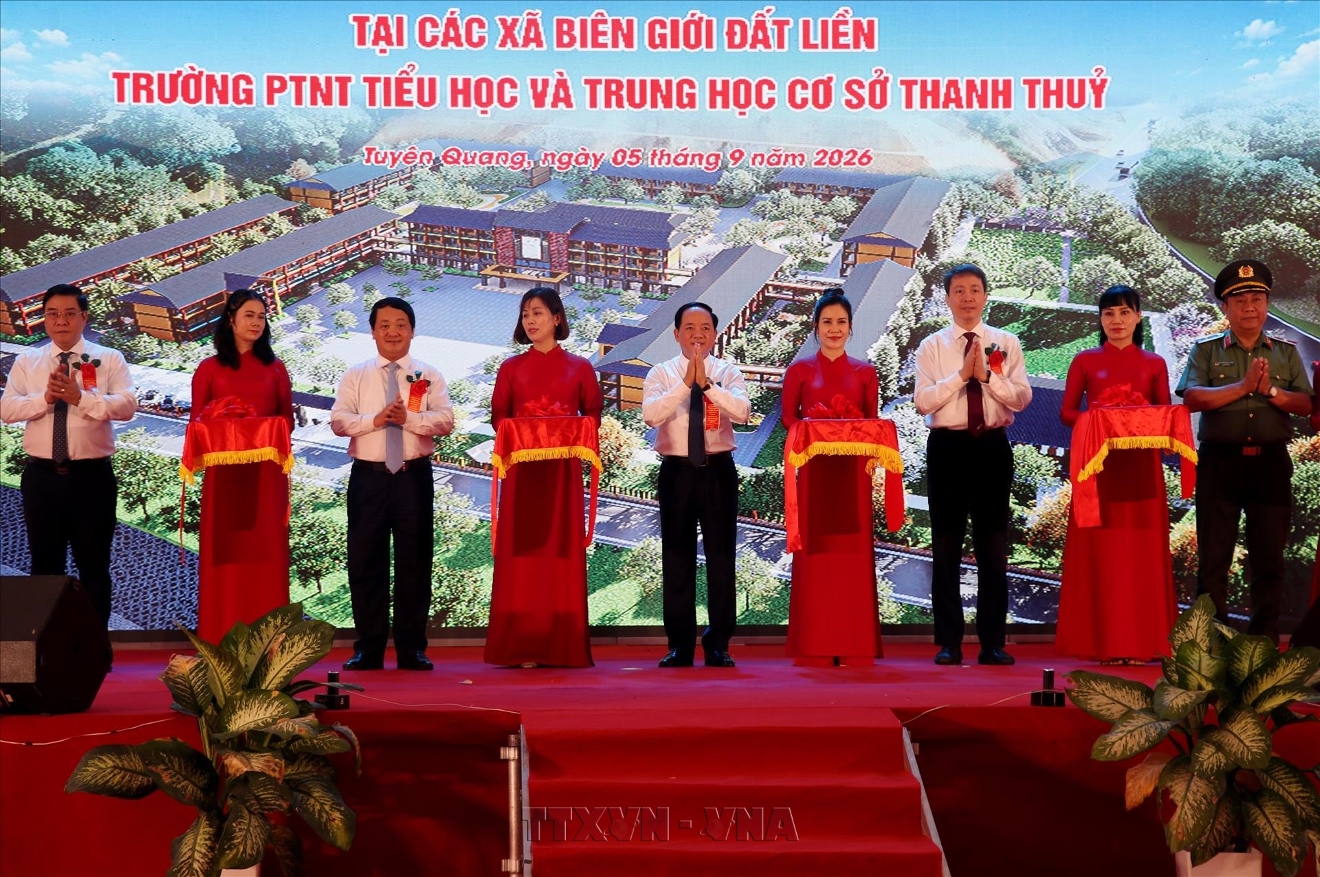 Khai giảng năm học mới 2026 - 2027: Rộn ràng niềm vui từ miền xuôi đến miền ngược
