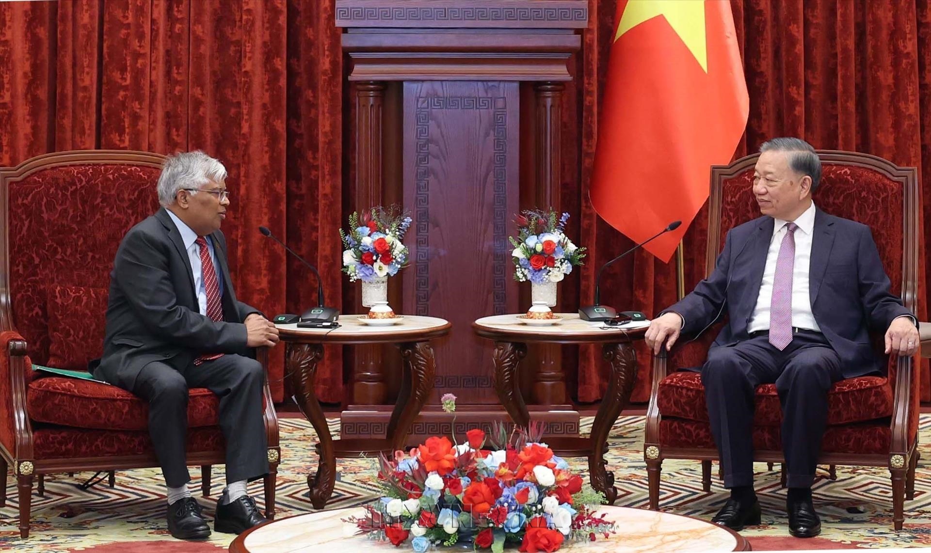 អគ្គលេខាបក្ស ប្រធានរដ្ឋ លោក តូ ឡឹម៖ វៀតណាមនិងបង់ក្លាដែស ចាំបាច់ត្រូវជំរុញកិច្ចសហប្រតិបត្តិការសេដ្ឋកិច្ចនិងពាណិជ្ជកម្ម
