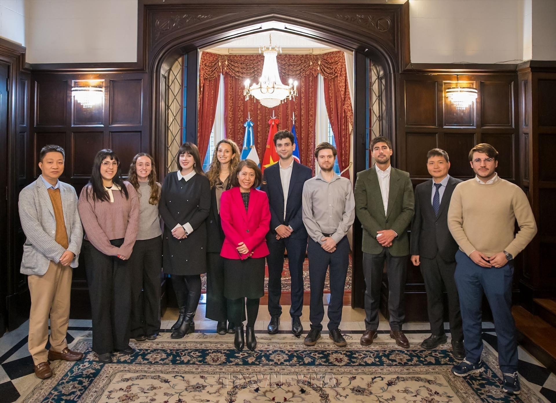 Des jeunes experts argentins sintéressent à la politique étrangère et à lintégration du Vietnam