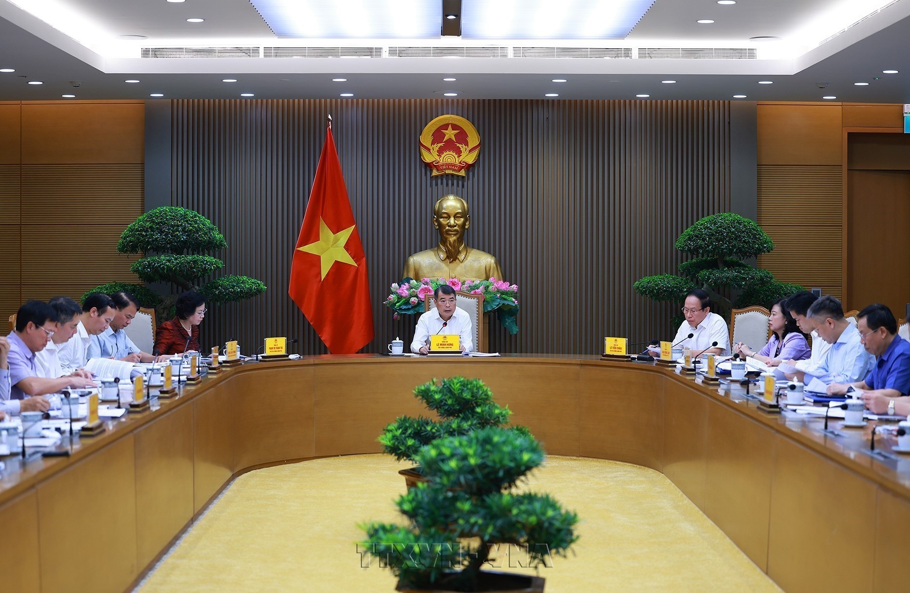 Thủ tướng Chính phủ Lê Minh Hưng: Bảo đảm nguồn cung thuốc, thiết bị y tế đầy đủ với giá thành hợp lý