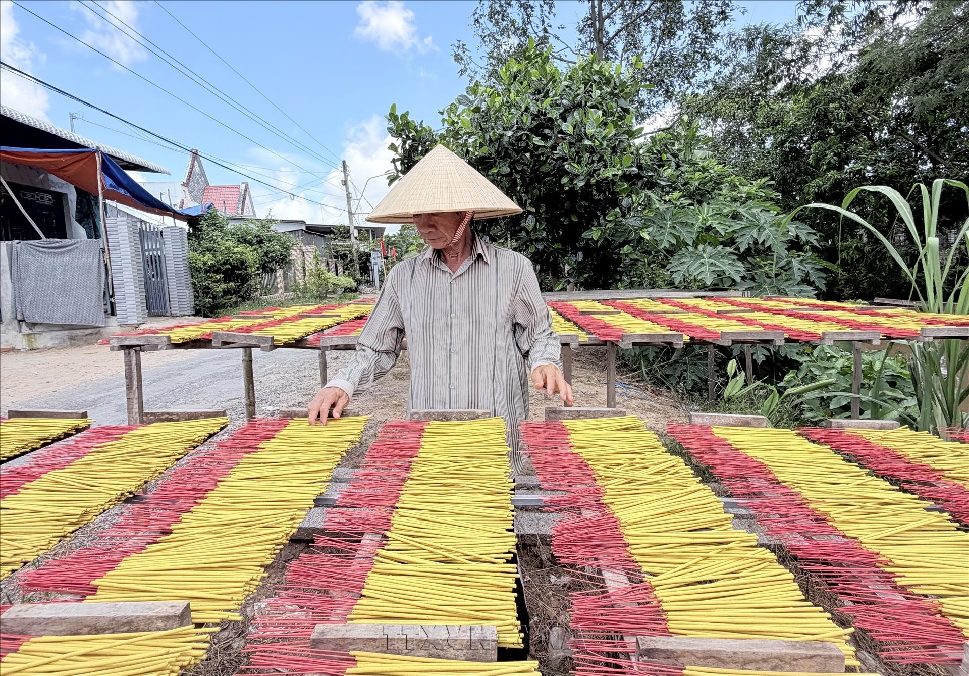 An Giang: Gìn giữ nghề làm nhang trên quê hương Bác Tôn