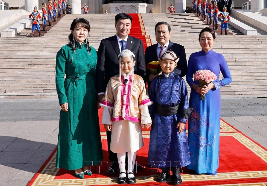 モンゴルの国会議長　マン国会議長夫妻の歓迎式を主催