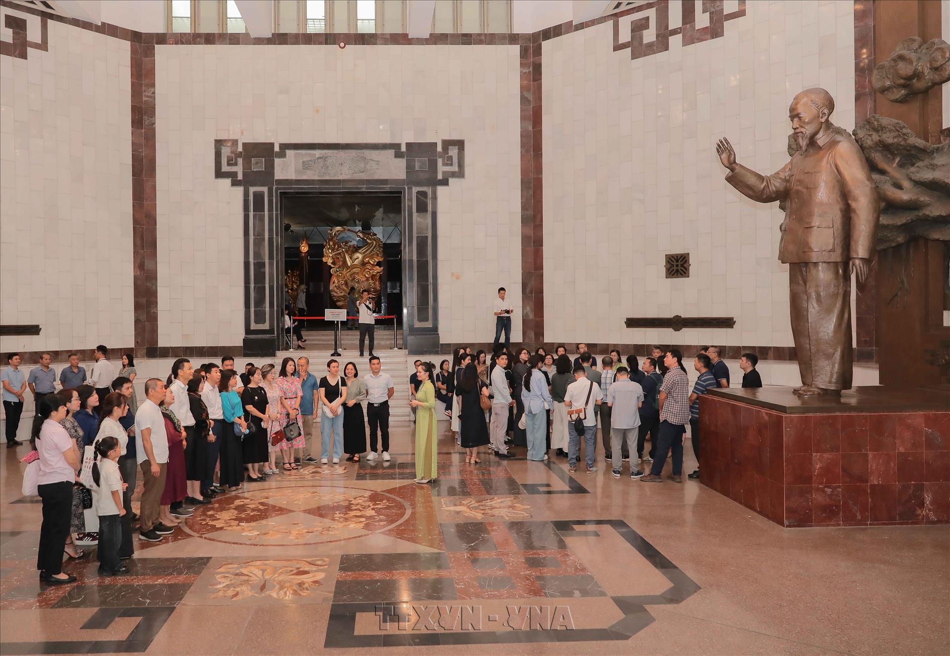 Học tập tư tưởng Hồ Chí Minh qua nghệ thuật