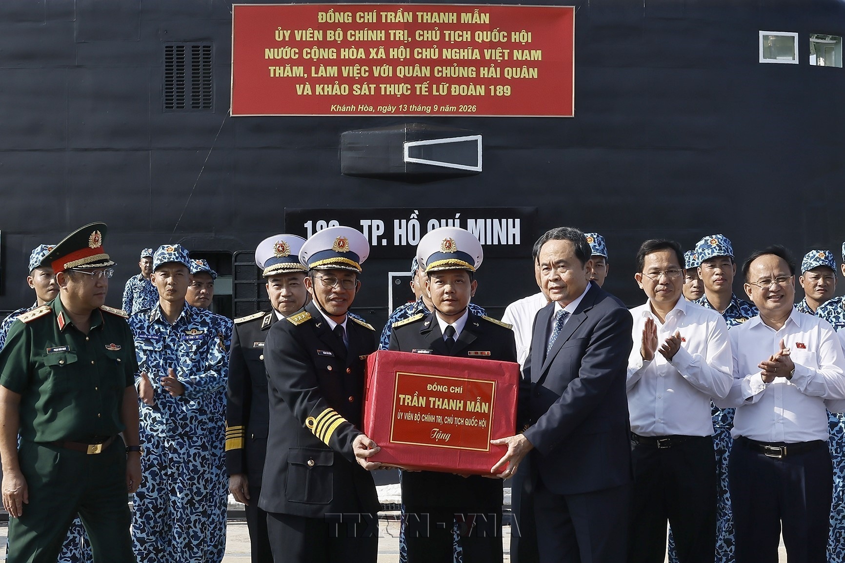 Chủ tịch Quốc hội Trần Thanh Mẫn thăm, làm việc với Quân chủng Hải quân