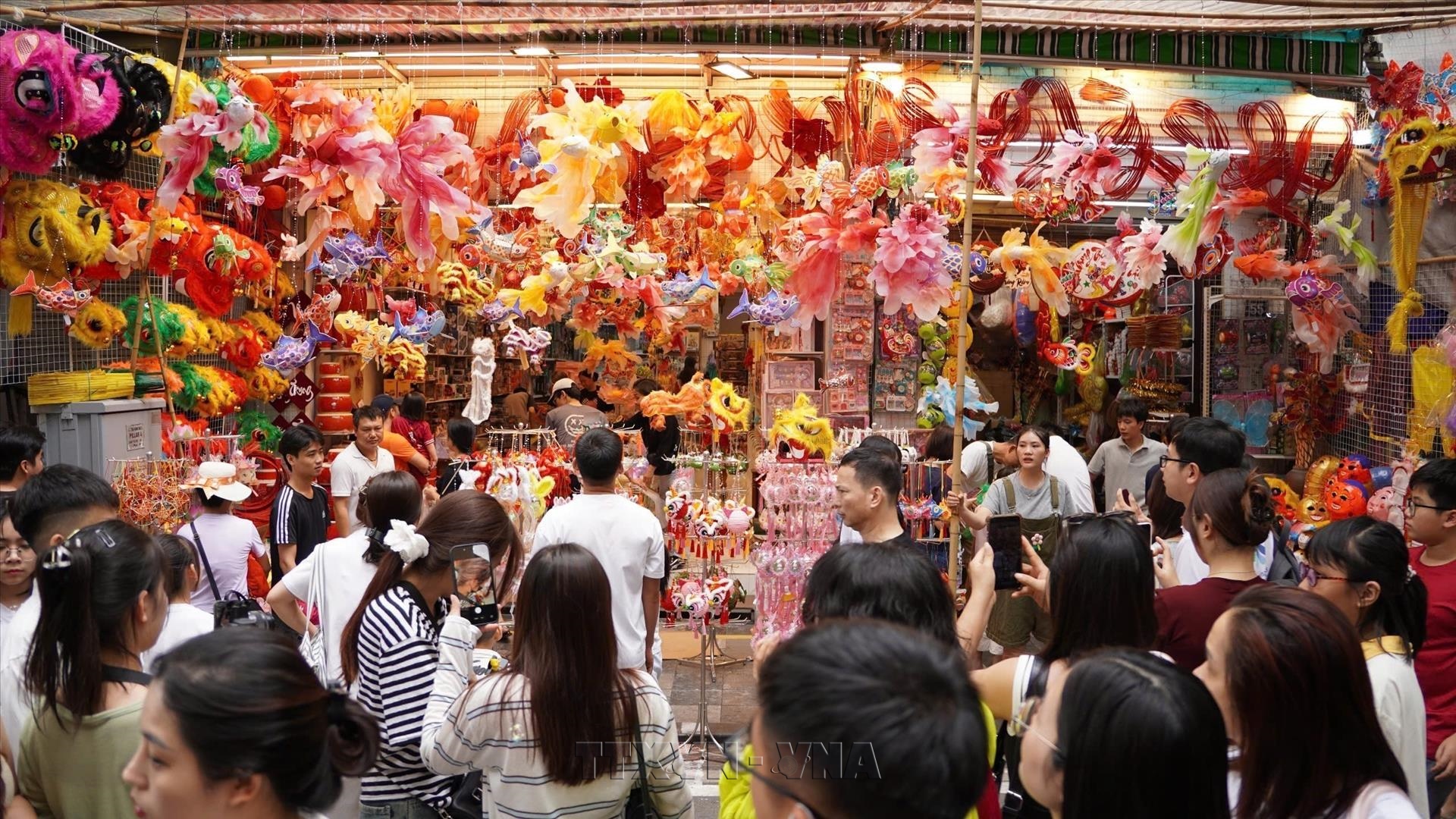 Chợ Trung thu phố cổ thêm sức hút cho du lịch Hà Nội