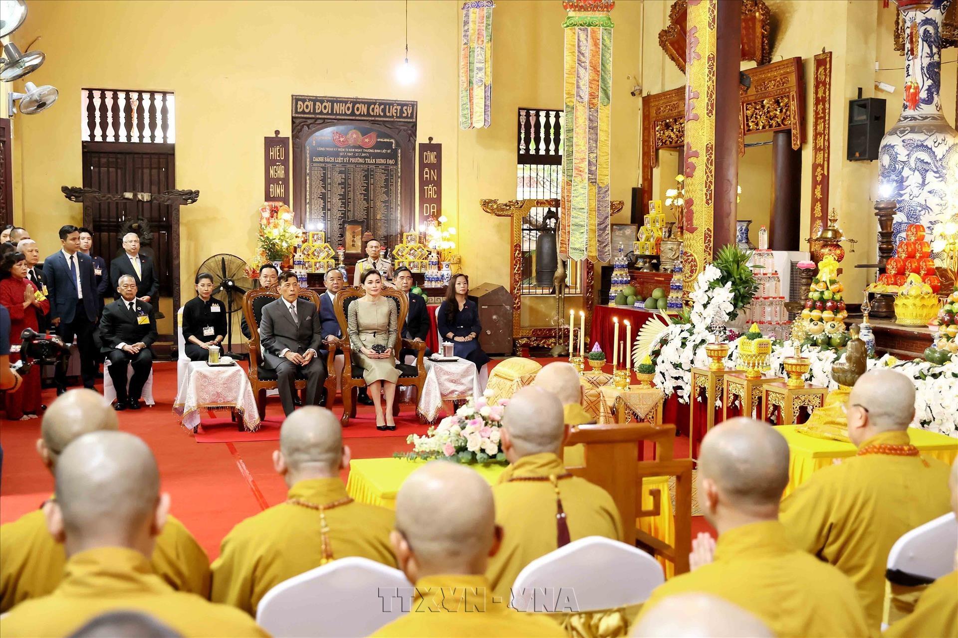 Nhà vua Thái Lan và Hoàng hậu thăm chùa Quán Sứ và dự Lễ cầu an