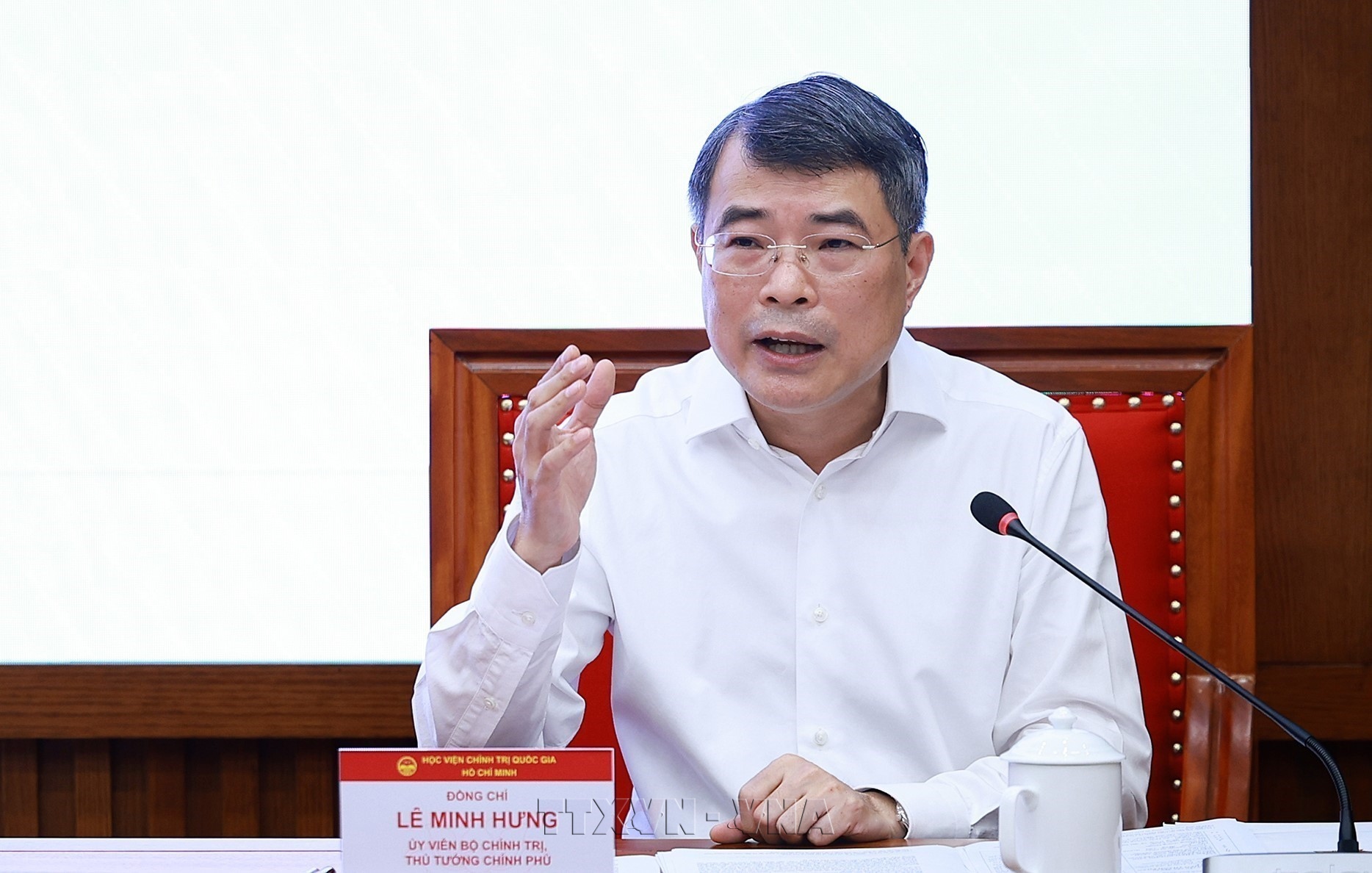 Thủ tướng Lê Minh Hưng trao đổi Chuyên đề về nâng cao năng lực điều hành của Chính phủ