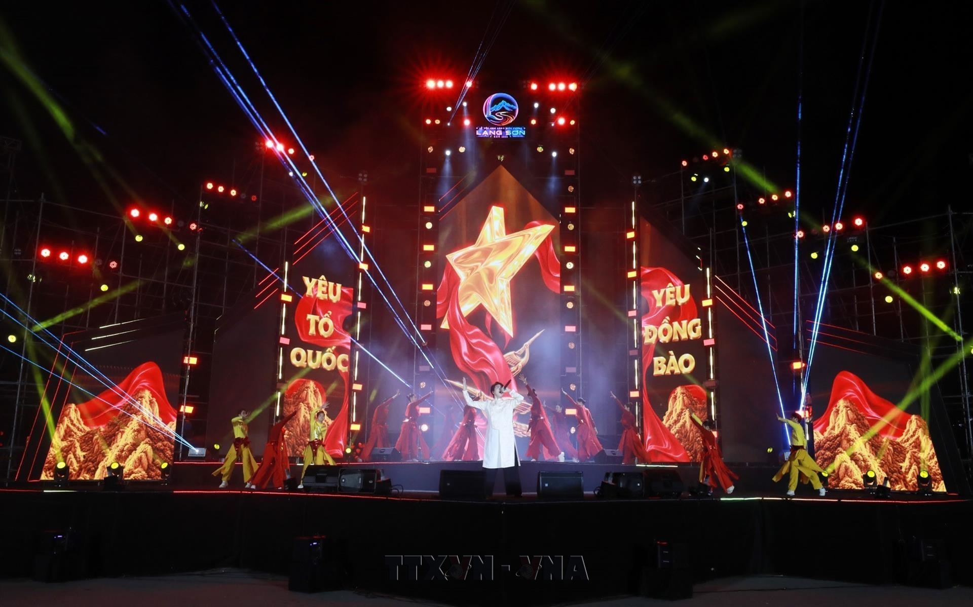 Lung linh Lễ hội Ánh sáng biên cương