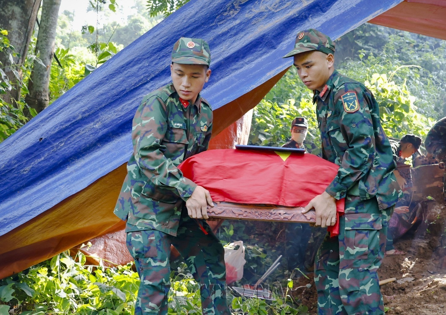 Quy tập 10 hài cốt liệt sĩ tại Điện Biên Phủ