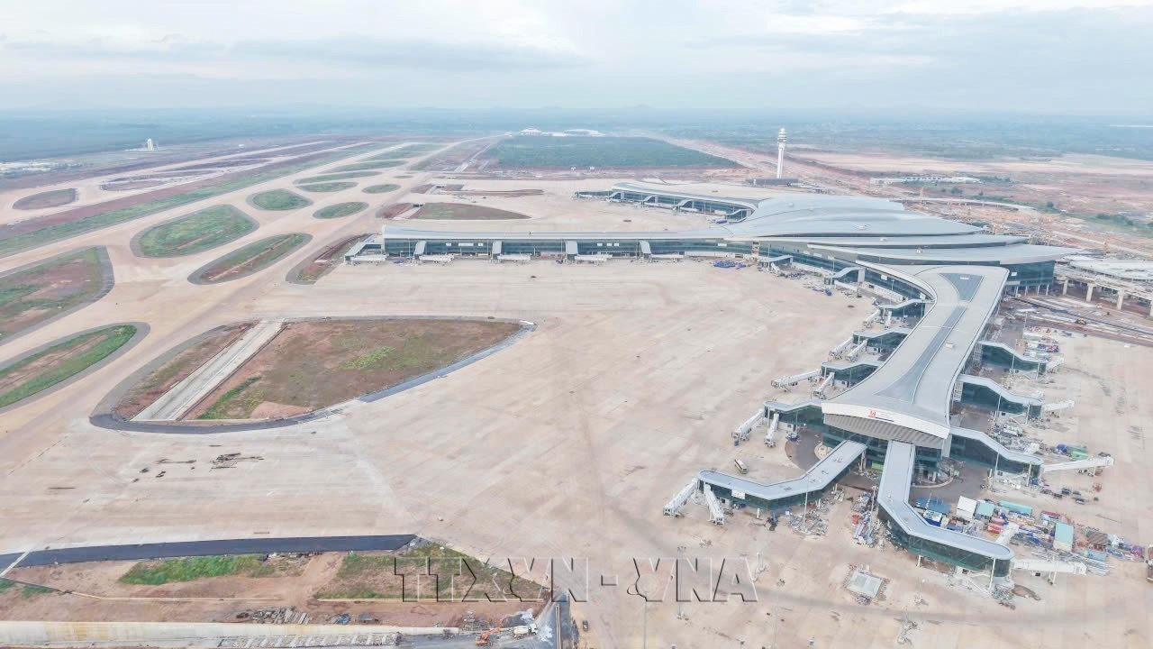 Long Thanh airport races to meet year-end commercial operation target