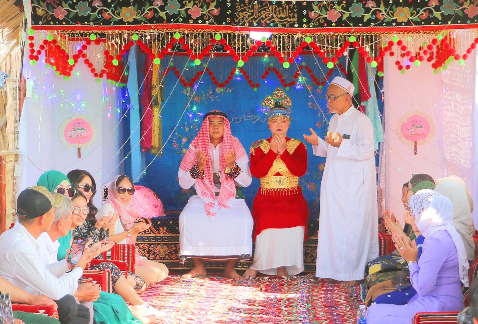 Sắc màu di sản trong lễ cưới của đồng bào Chăm Islam tại An Giang