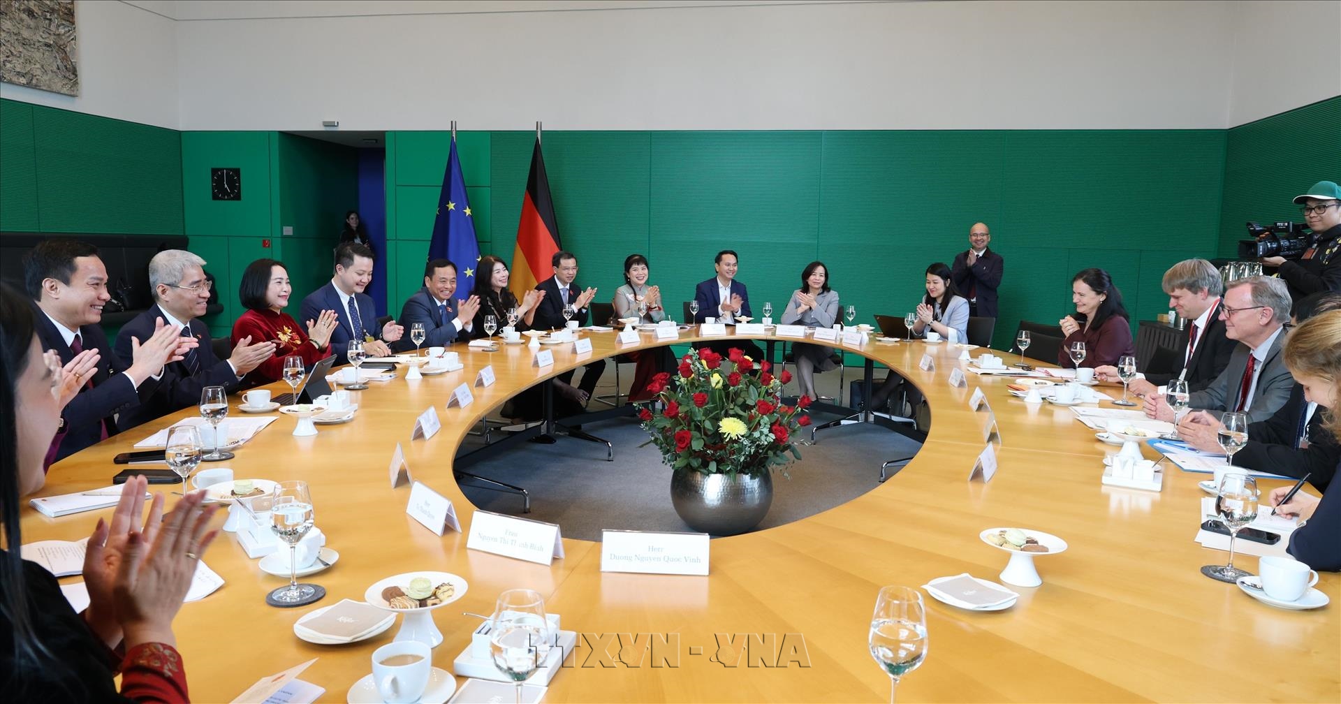 Vietnam, Germany strengthen political trust, promote substantive cooperation