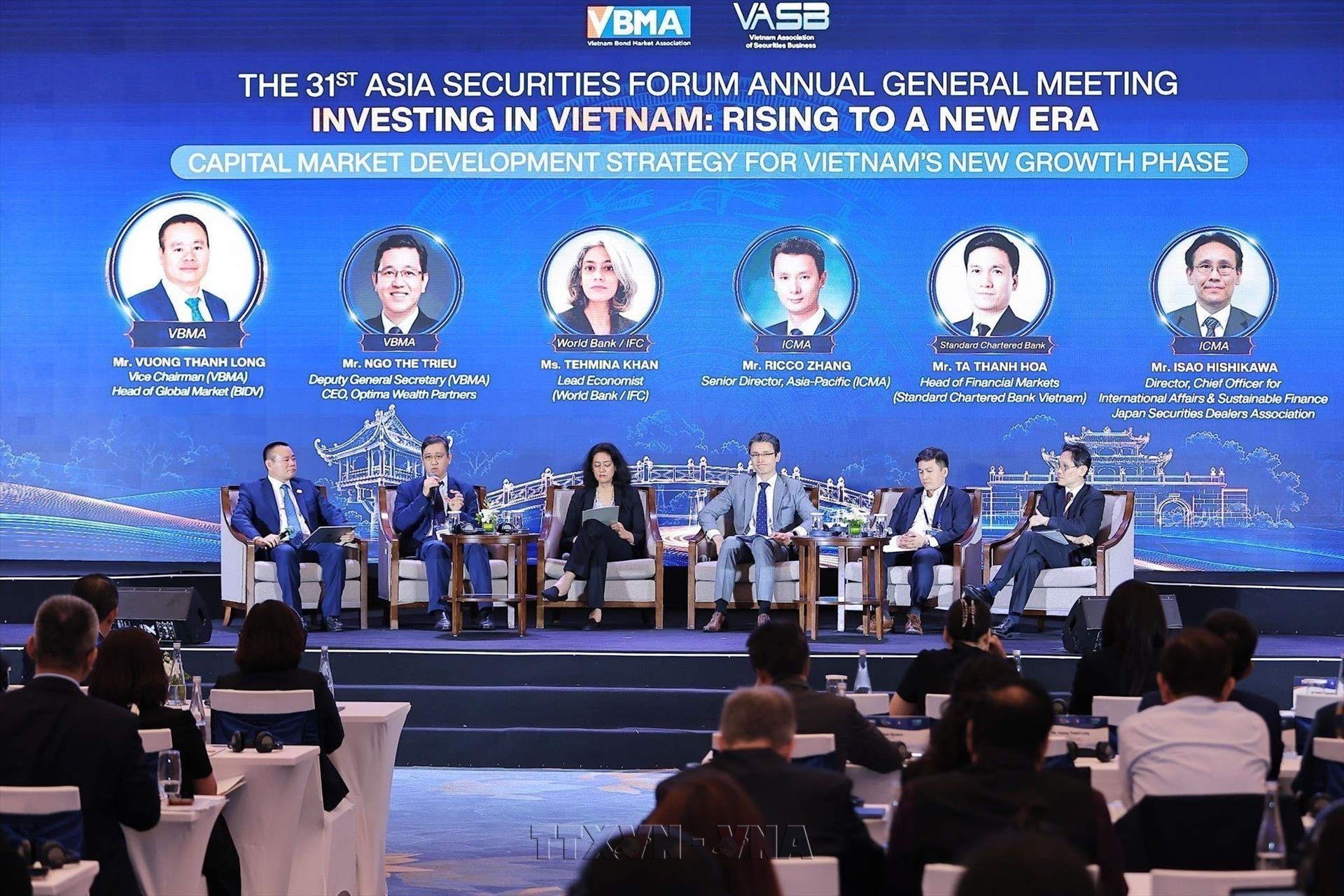 Vietnam develops capital market to support double-digit growth