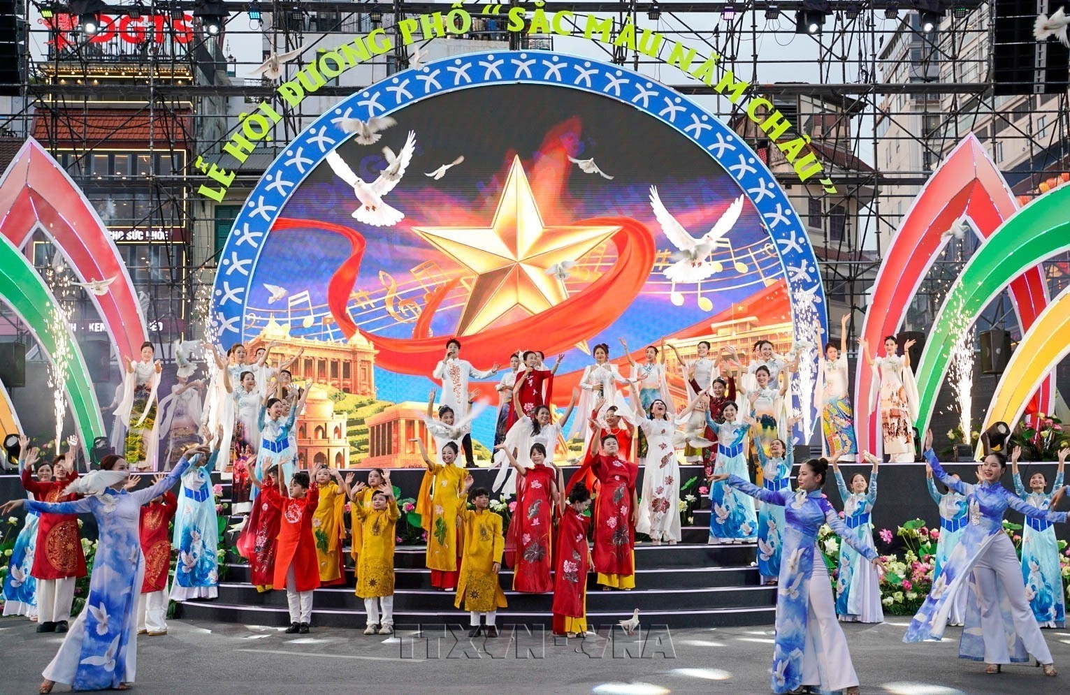 五大洲色彩汇聚河内还剑湖畔