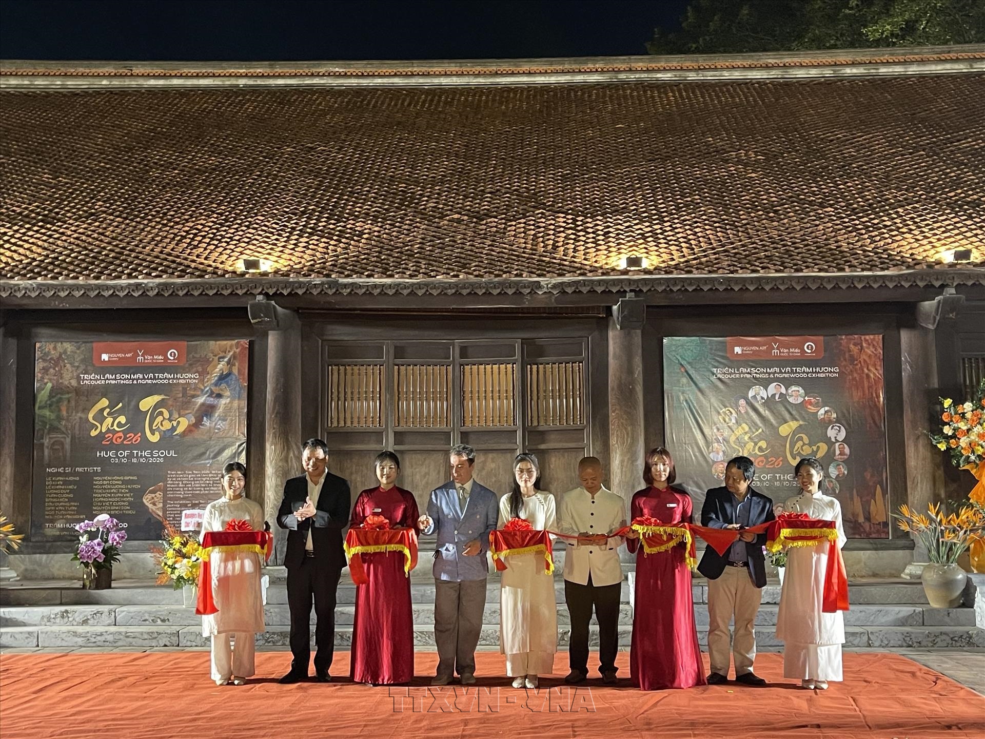 Khi sơn mài gặp hương trầm giữa không gian Văn Miếu