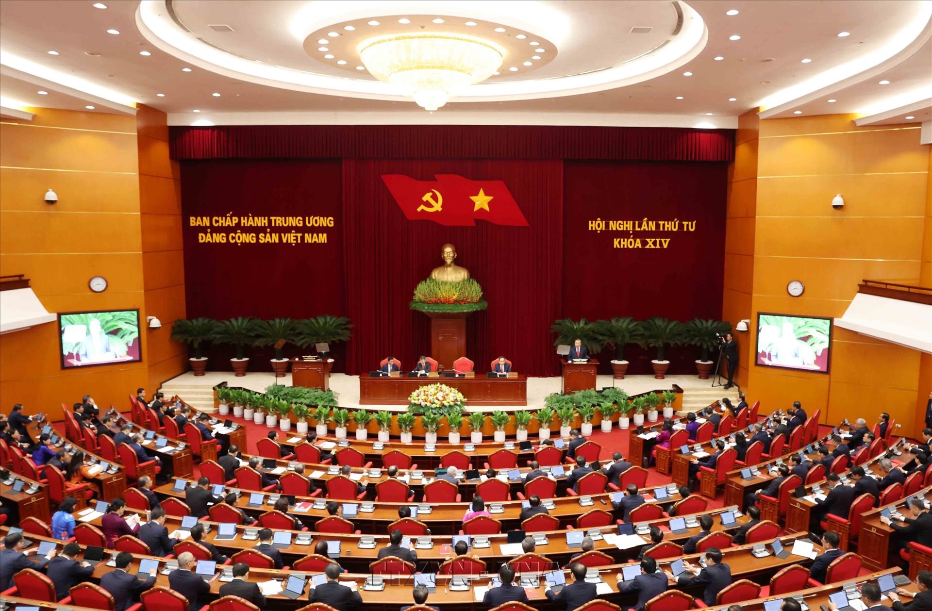 Hội nghị Trung ương 4: Phát huy sức sáng tạo con người trong giai đoạn phát triển mới