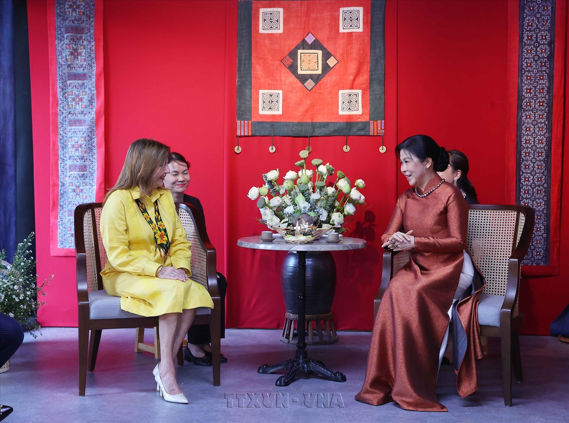 Phu nhân Tổng Bí thư, Chủ tịch nước Tô Lâm và Phu nhân Tổng thống Panama tìm hiểu văn hóa các dân tộc Việt Nam