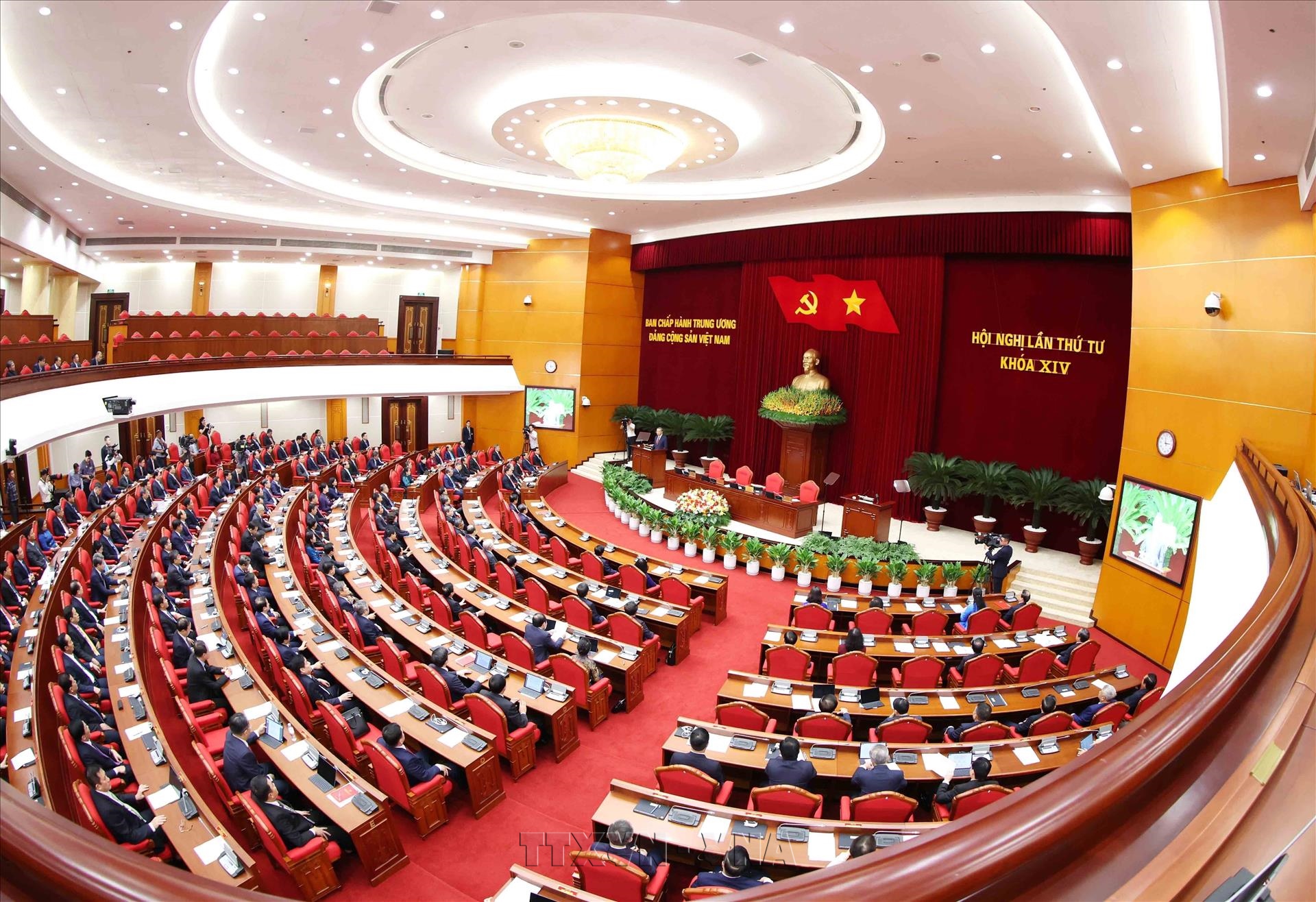 Bế mạc Hội nghị Trung ương lần thứ Tư Ban Chấp hành Trung ương Đảng khóa XIV