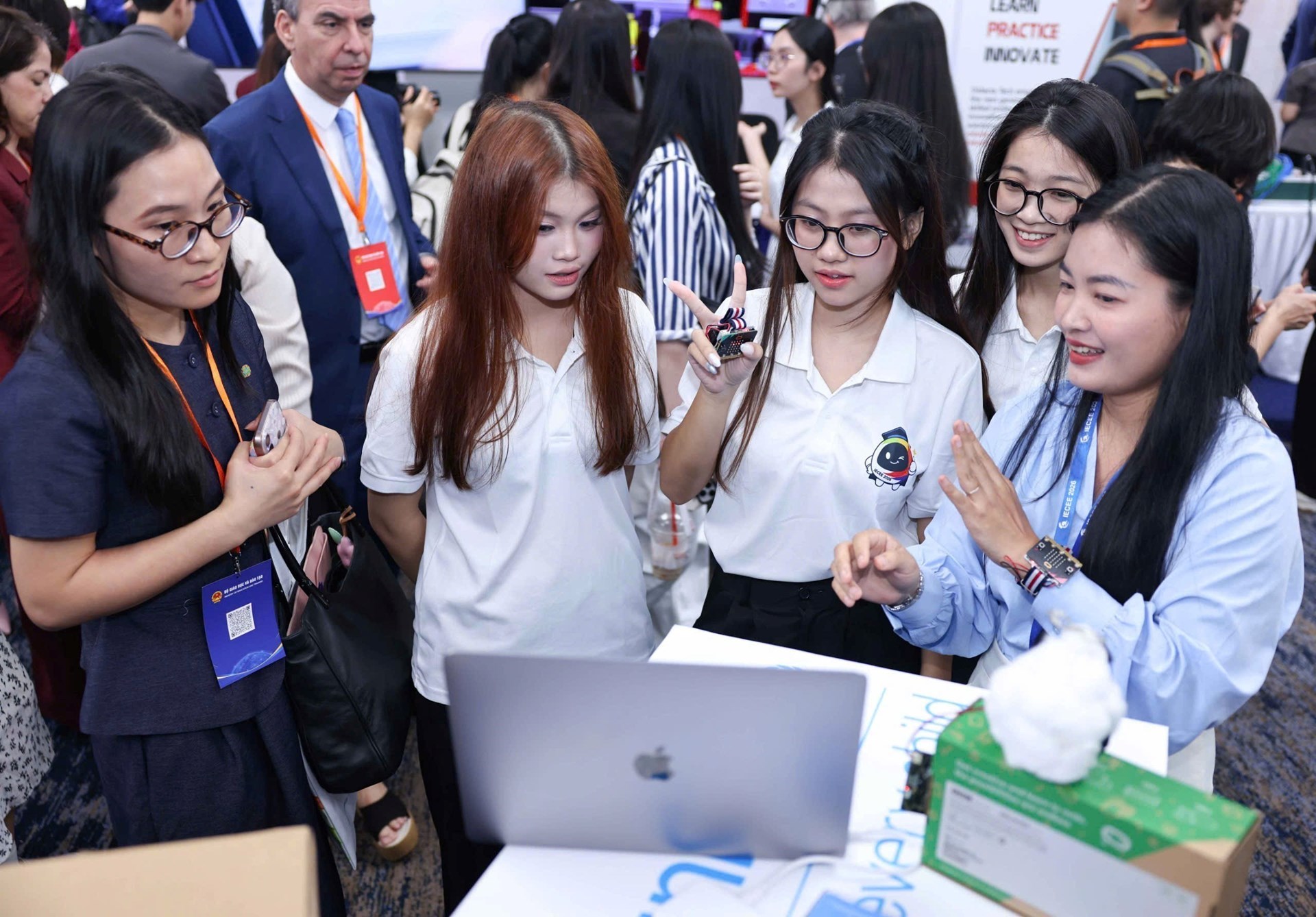 Vietnam Steps up Education and Training Development