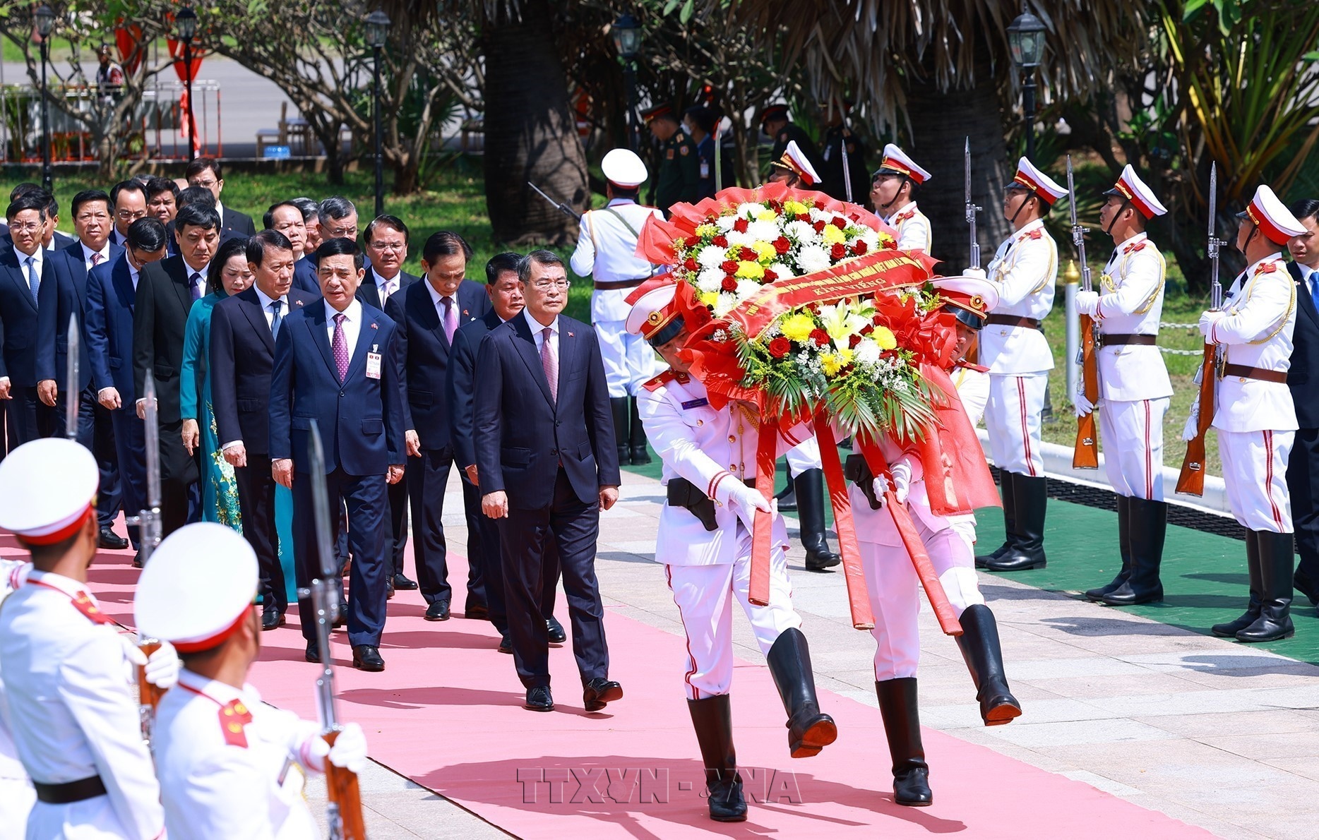 Premier vietnamita inicia su visita oficial a Laos