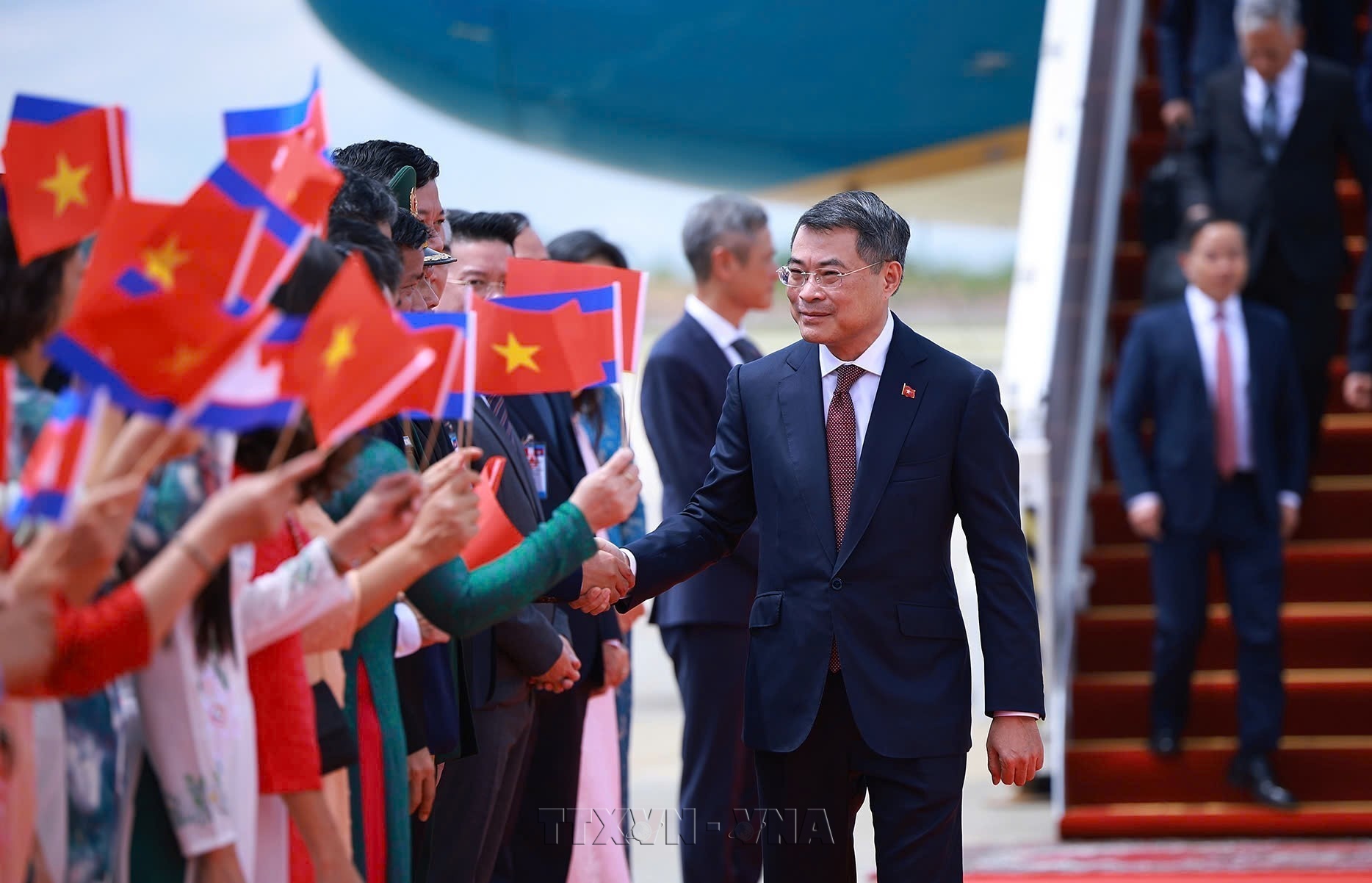Thủ tướng Lê Minh Hưng bắt đầu thăm chính thức Vương quốc Campuchia
