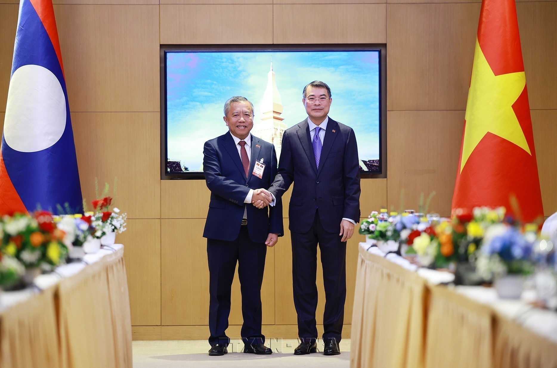 Vietnam y Laos impulsan su solidaridad especial y estrechan los lazos entre sus pueblos