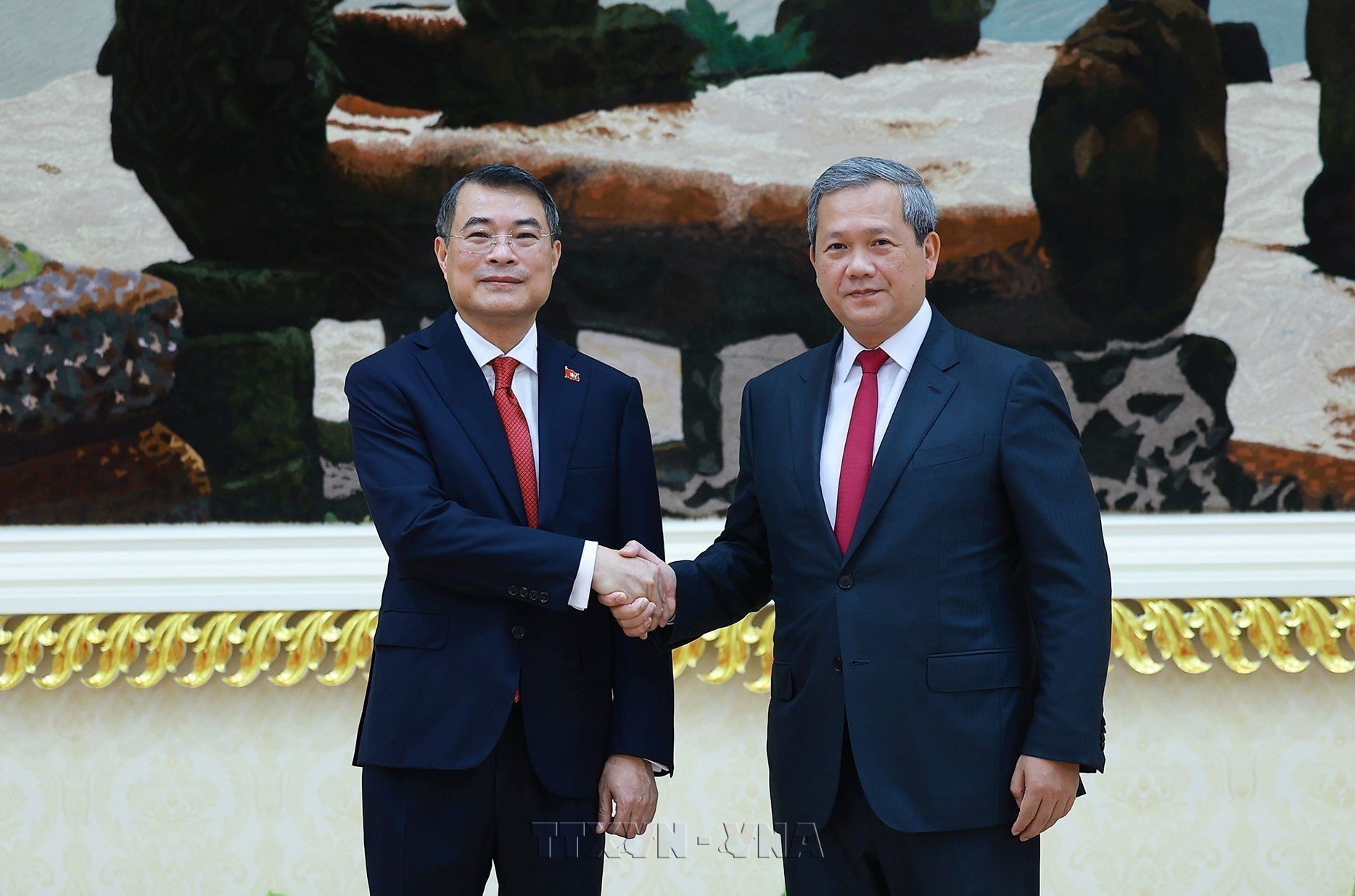 Welcome Ceremony Held for Vietnamese PM