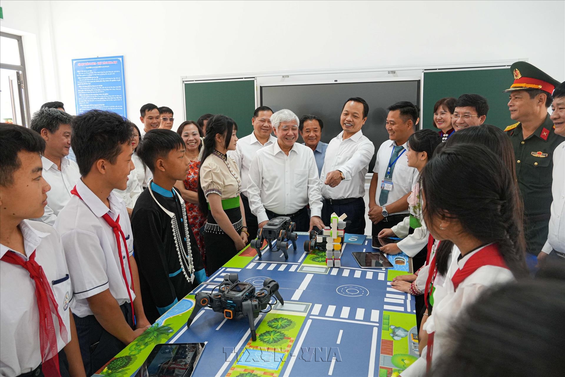 Phó Chủ tịch Thường trực Quốc hội Đỗ Văn Chiến thăm làm việc tại Điện Biên