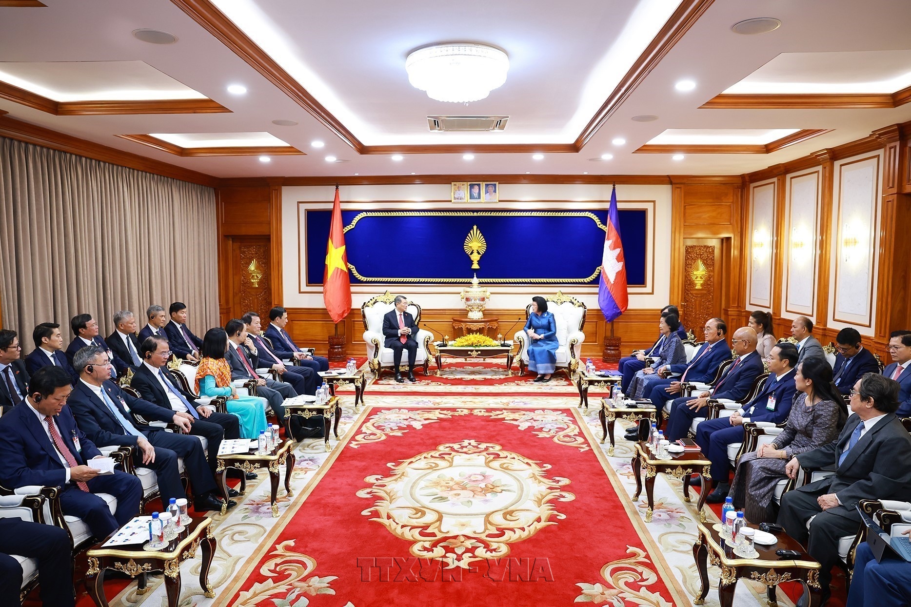 ベトナム首相 カンボジアの国民議会議長、上院議長と会見