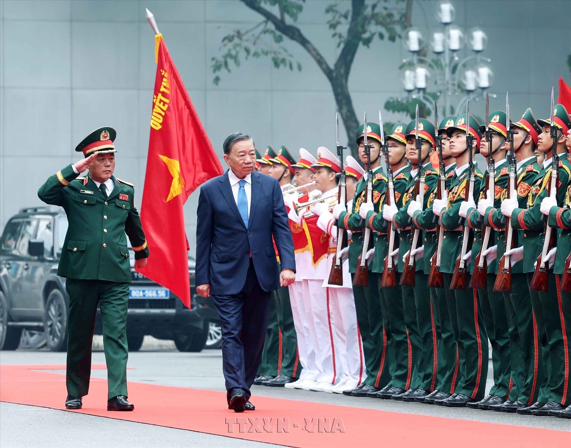 Máximo dirigente de Vietnam insta a reforzar la defensa de la Patria