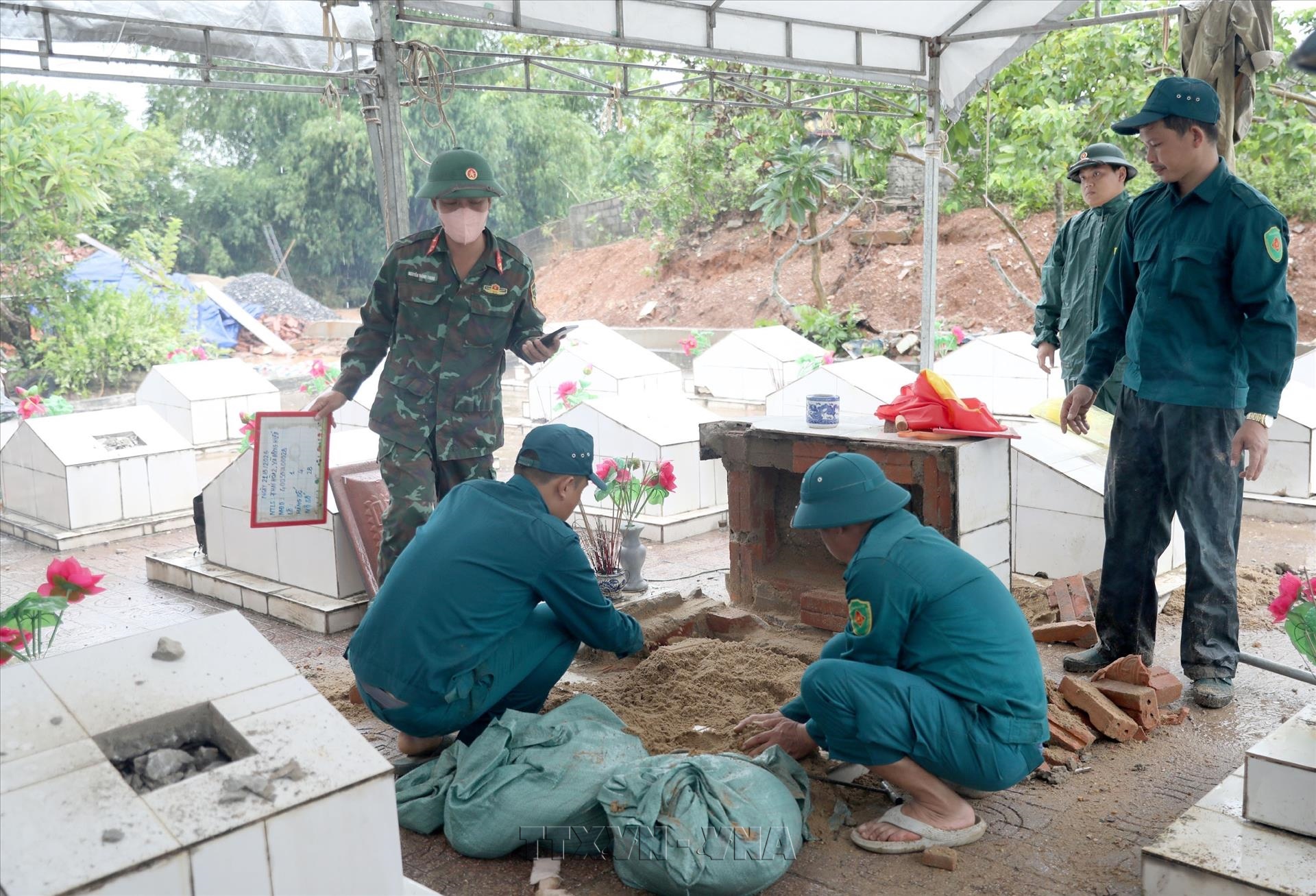 Hành trình đưa những người anh hùng về đất mẹ an nghỉ