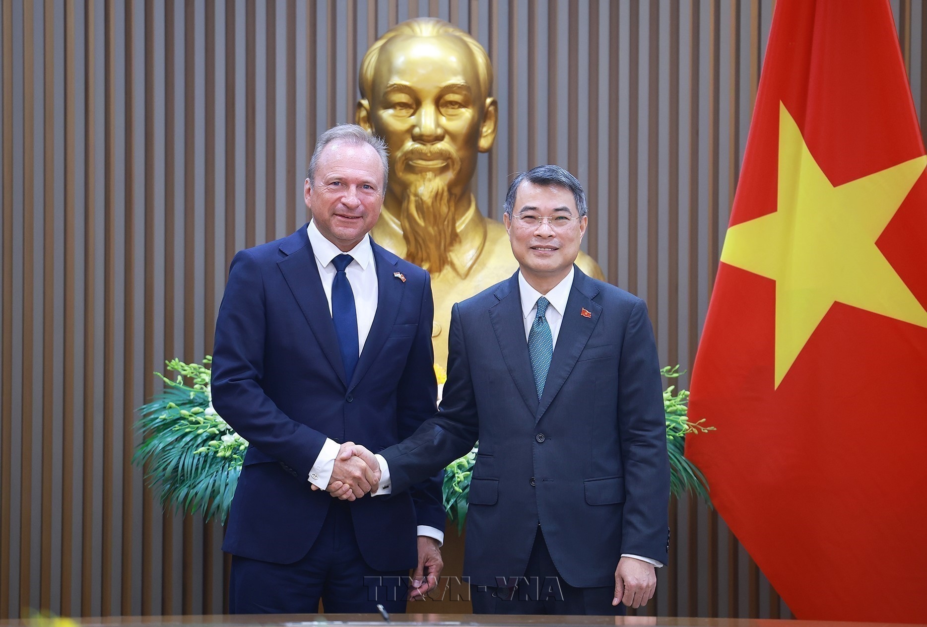PM calls for stronger Vietnam–Luxembourg cooperation in green finance