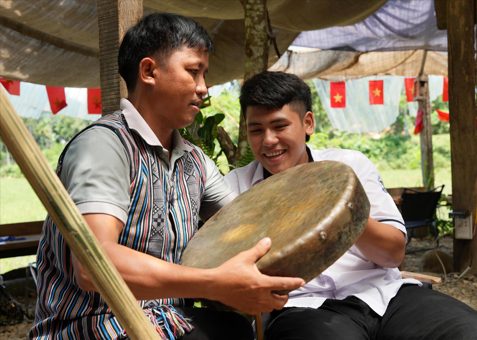 Về Ta lêu nghe tâm tình người Hrê