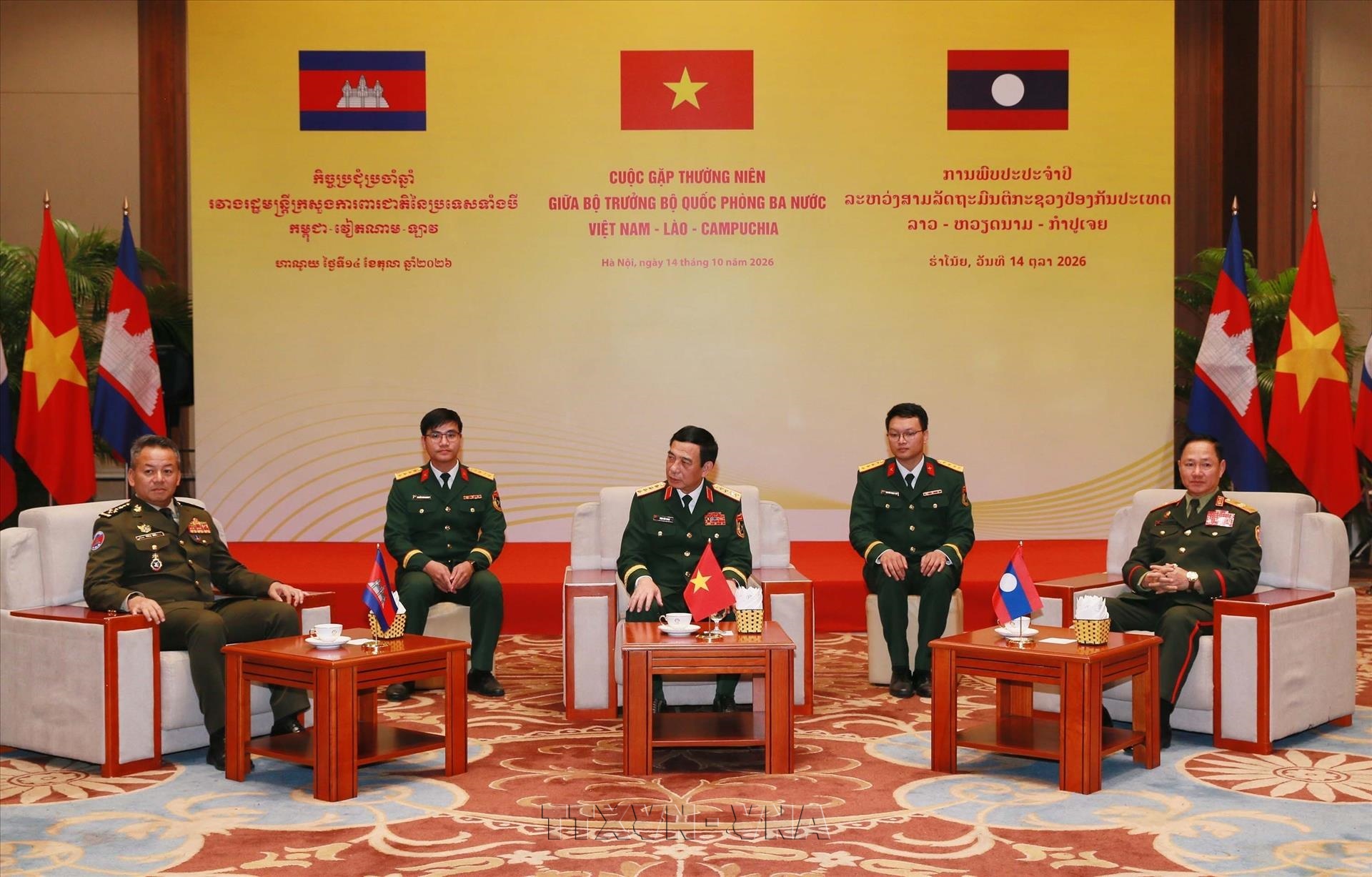 Cuộc gặp giữa Bộ trưởng Bộ Quốc phòng ba nước Việt Nam - Lào - Campuchia