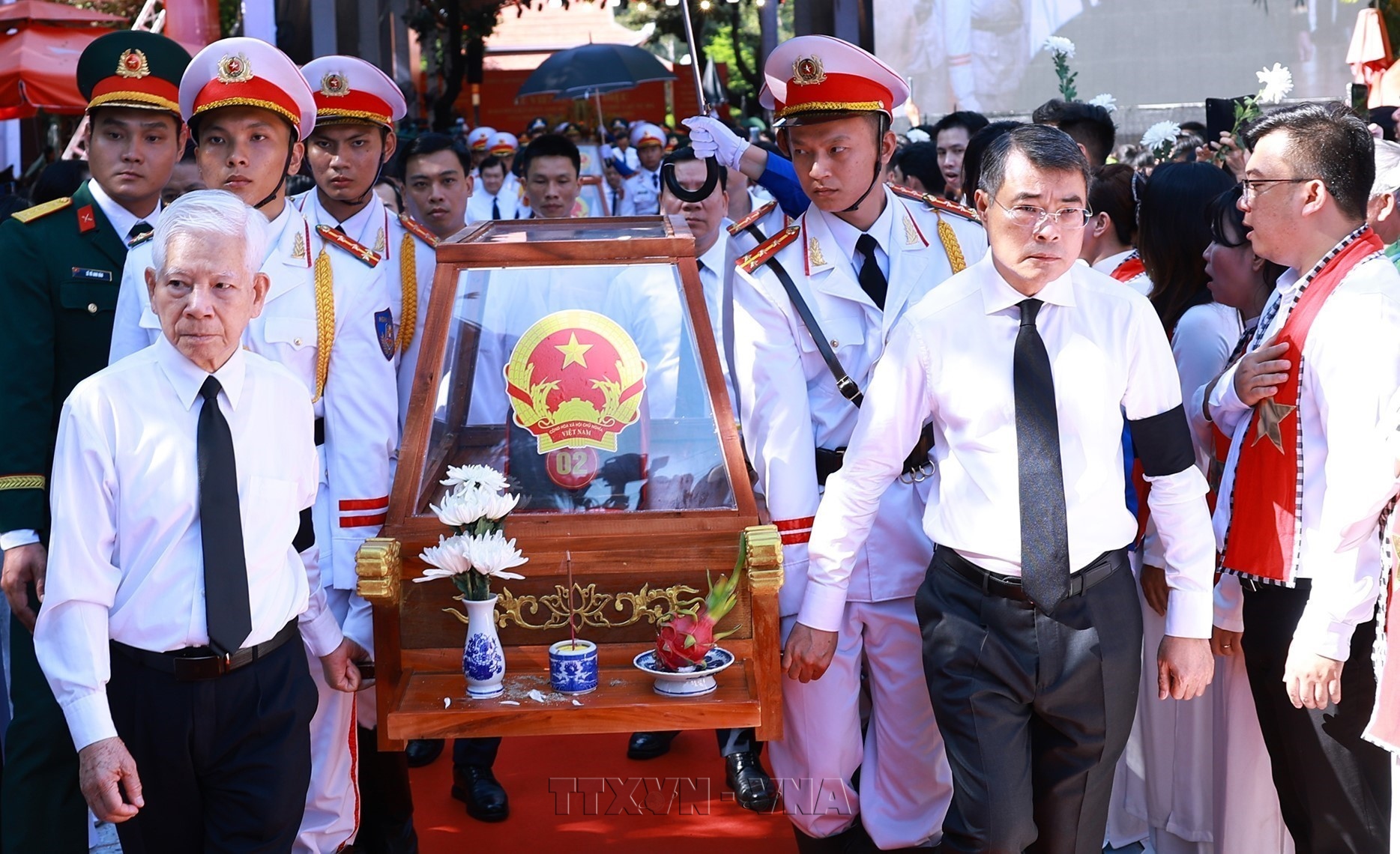 Thủ tướng Lê Minh Hưng dự lễ viếng, truy điệu 731 liệt sỹ được quy tập tại công viên Lê Thị Riêng về an táng tại Nghĩa trang liệt sĩ Thành phố Hồ Chí Minh