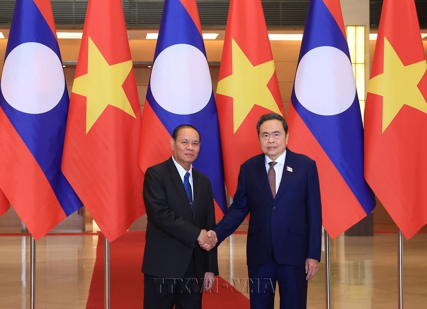 Chủ tịch Quốc hội Trần Thanh Mẫn tiếp Thường trực Ban Bí thư Trung ương Đảng Nhân dân Cách mạng Lào