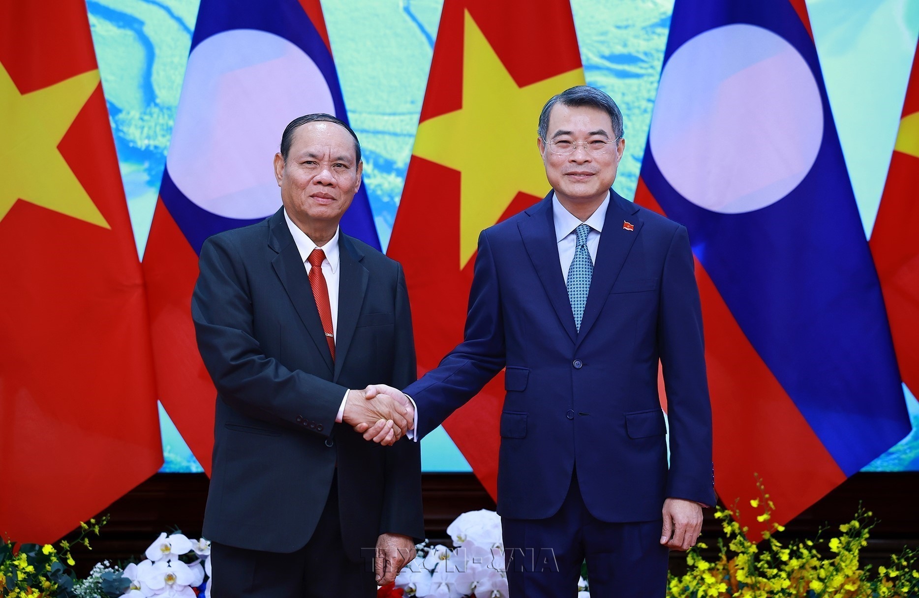 Thủ tướng Chính phủ Lê Minh Hưng: Việt Nam luôn dành ưu tiên cao nhất cho quan hệ với Lào