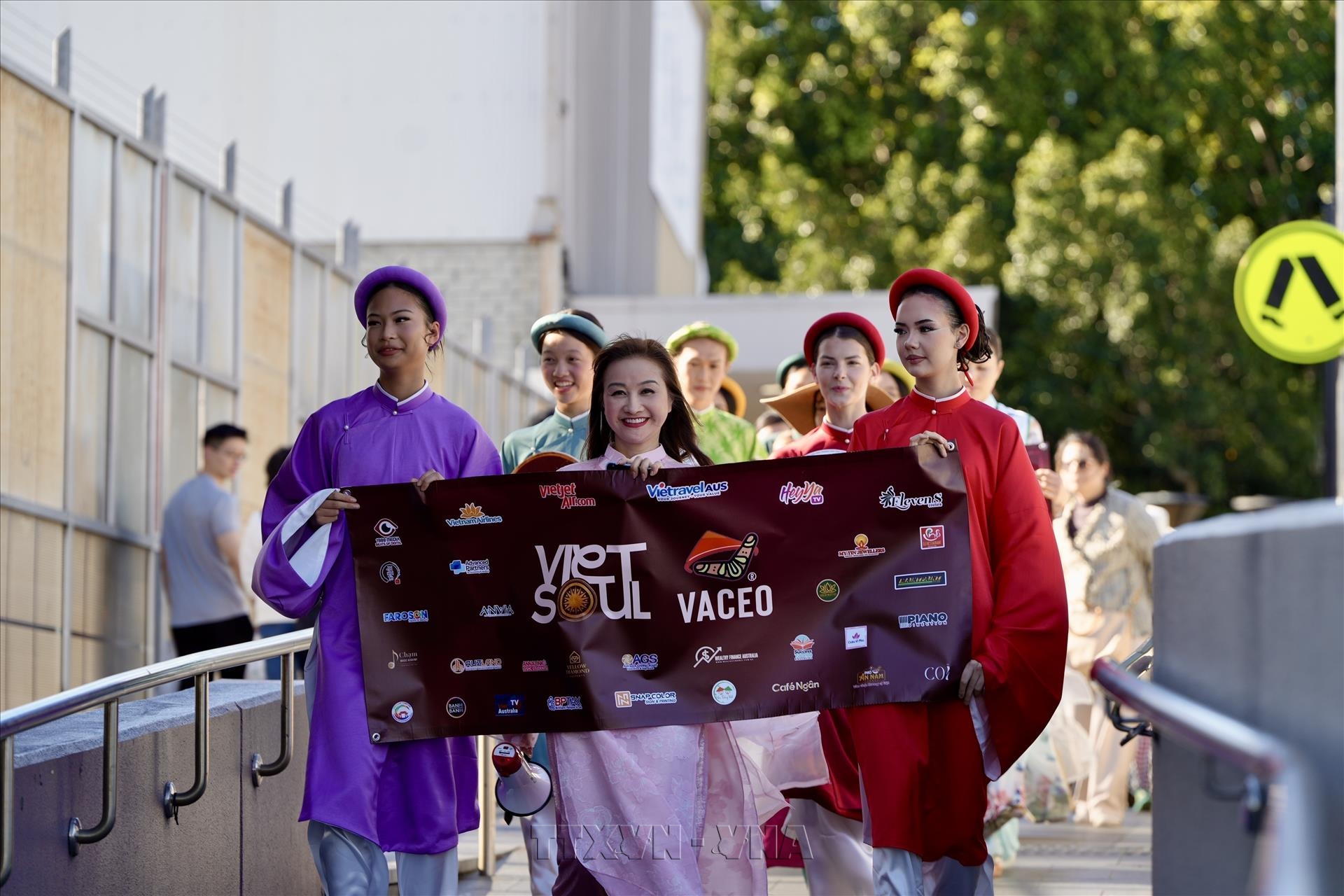 Sydney hosts first Vietnamese Ao dai street parade
