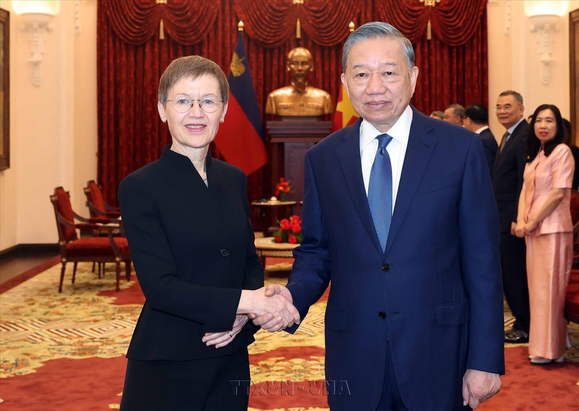 Top leader receives Liechtenstein Prime Minister